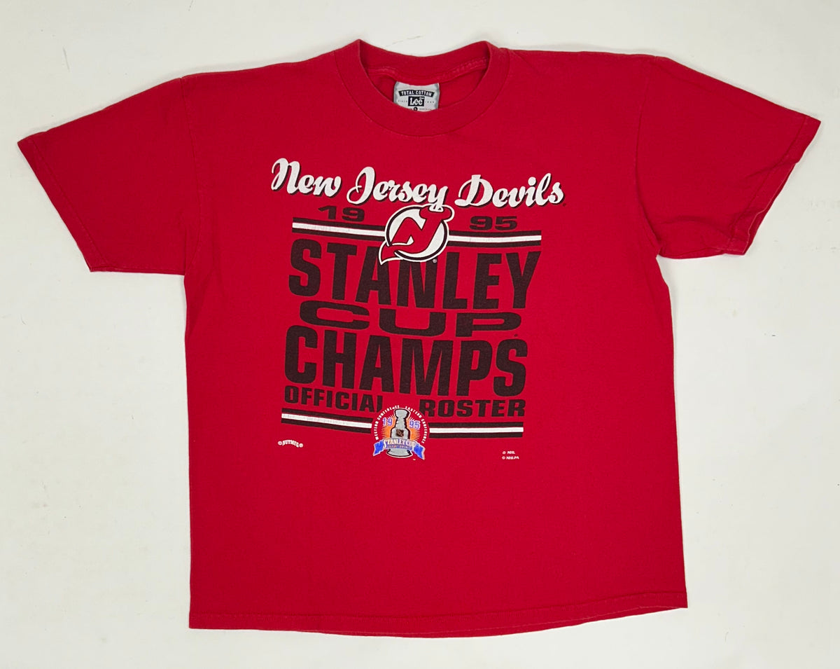 Vintage Nutmeg 1995 New Jersey Devils NHL Stanley Cup Champions Roster Tee L/M Fit 22.25x26.5 Inches