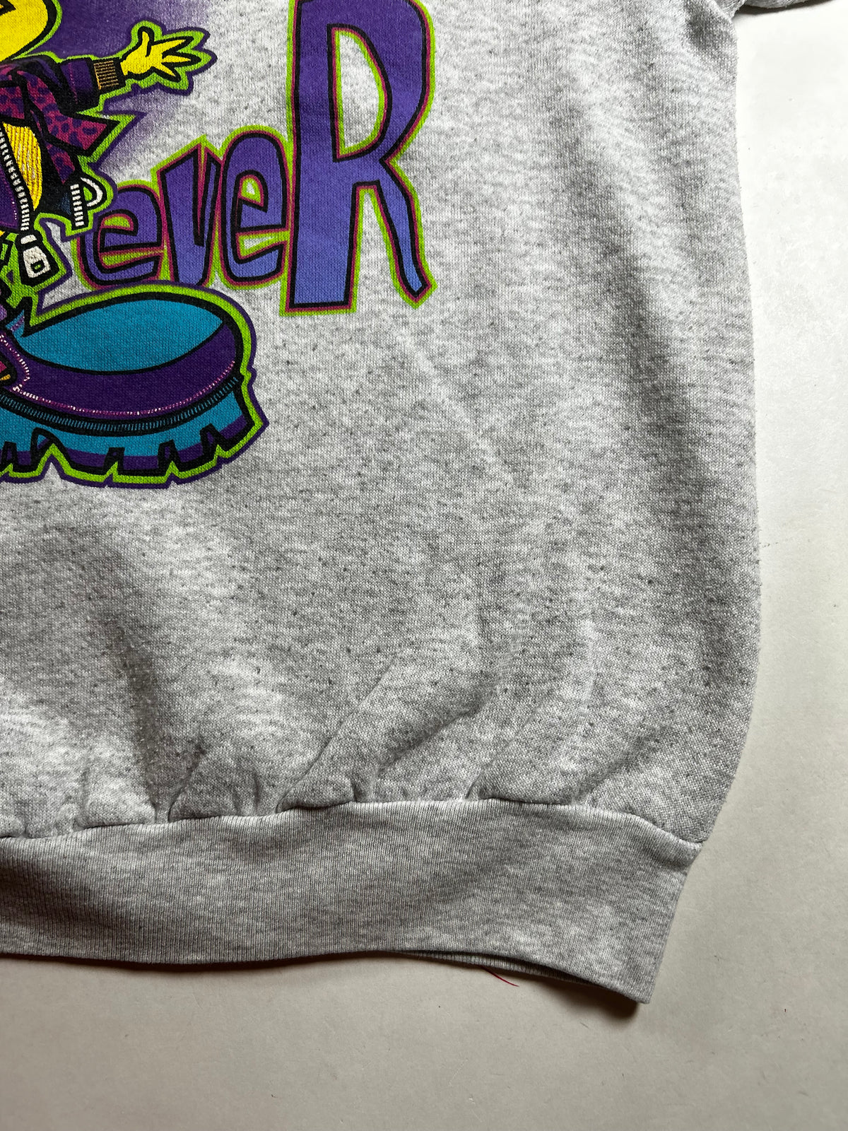 Vintage 1999 Warner Bros Tweety Bird Whatever Attitude Peace Crewneck Sweatshirt Boxy Fit 25.25x25.5 Inches
