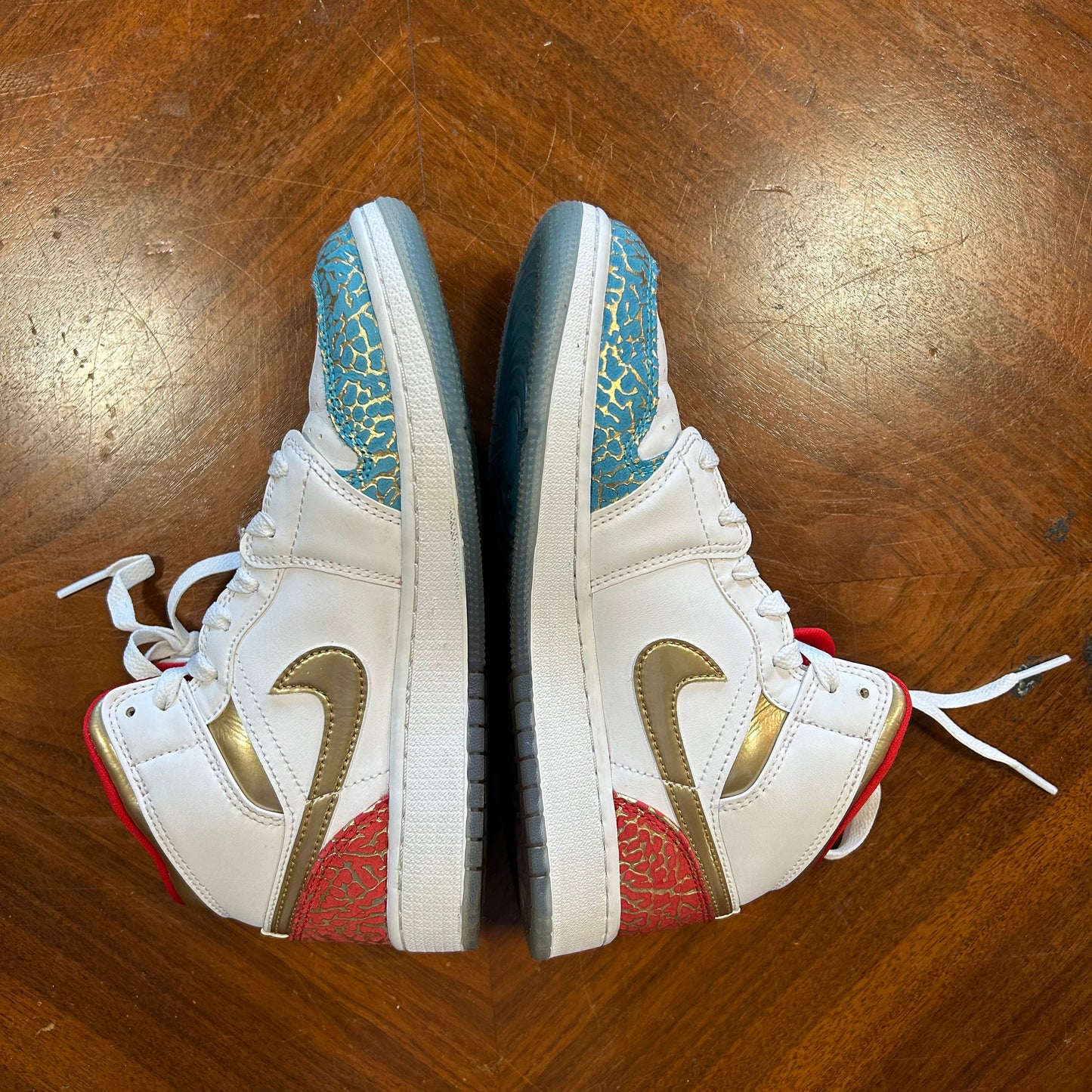 Nike Air Jordan 1 Mid ‘NC to Chicago’ White Metallic Gold GS Size 5.5 FB2212-100