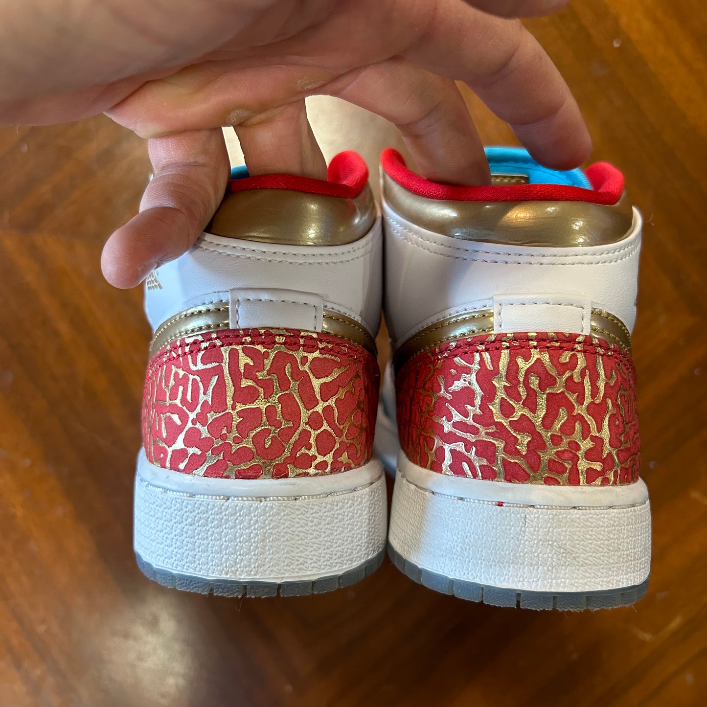 Nike Air Jordan 1 Mid ‘NC to Chicago’ White Metallic Gold GS Size 5.5 FB2212-100