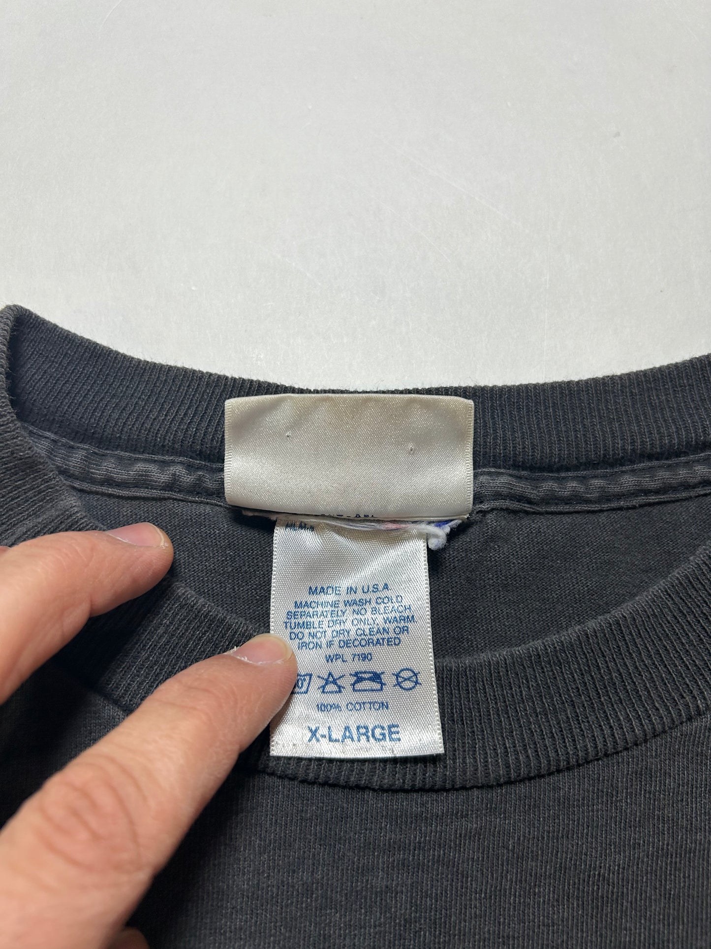 Vintage 90s New York Knicks NBA Embroidered Logo Antigua Sport Tee Faded Black XL Big Fit 25.25x31.25 Inches