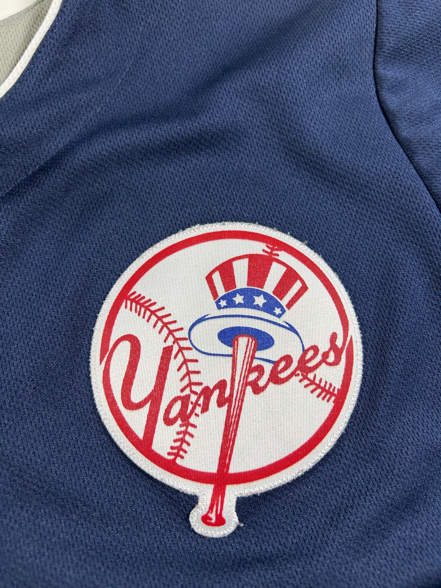 Majestic New York Yankees Derek Jeter #2 MLB Jersey Youth Medium 10/12 18.25x24.25 Inches