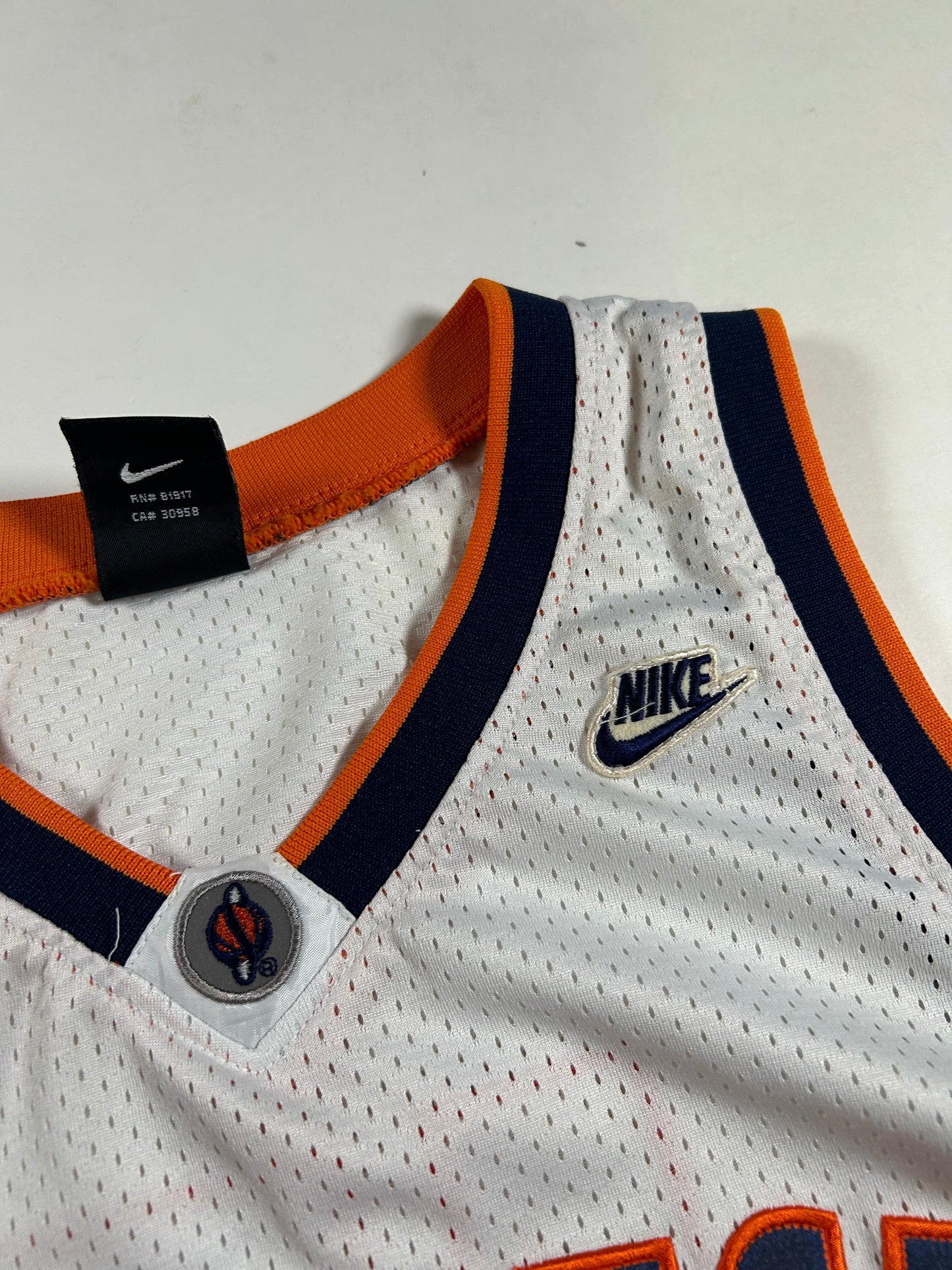 Vintage Nike Syracuse Orange Carmelo Anthony 15 White Orangeman Jersey Youth XL Fits Adult Small 21x29 Inches