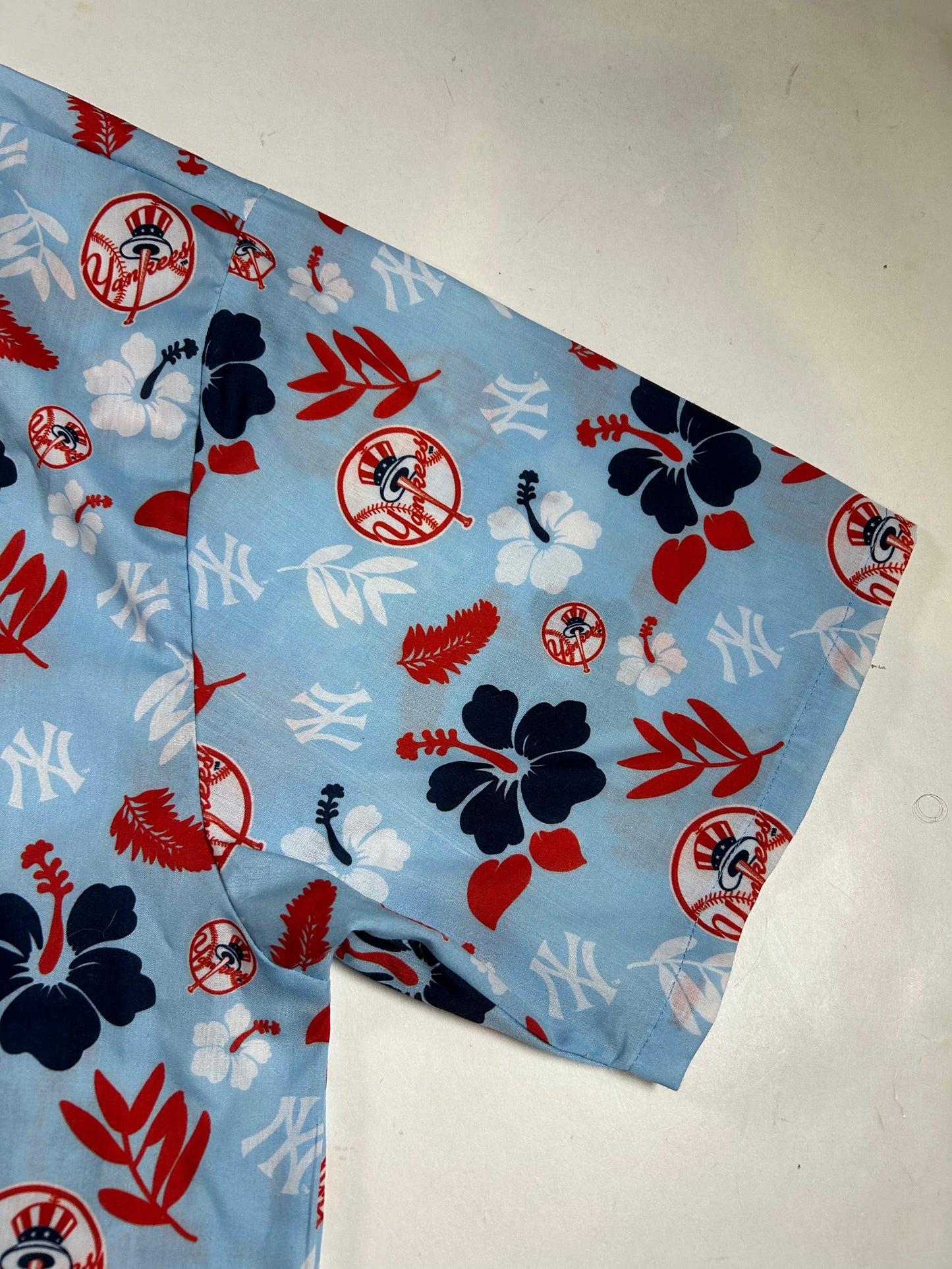 New York YankeesShort Sleeve Hawaiian Aloha Shirt Men's XL MLB Baseball