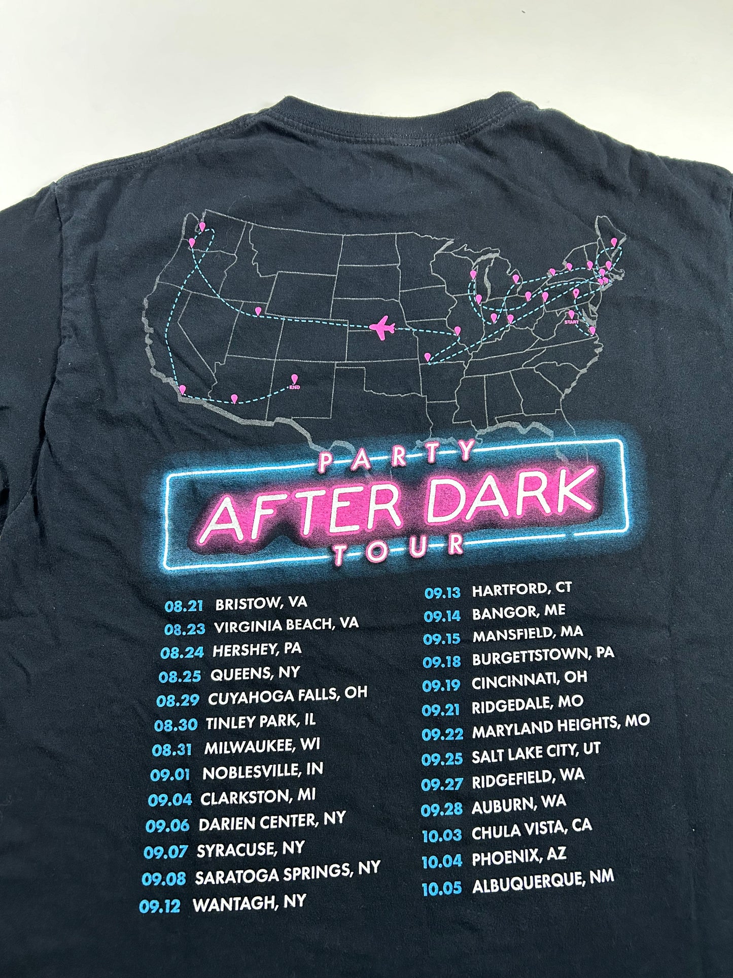 Pitbull Party After Dark Tour 2024 Concert Music Shirt Timeless Miami Size Large 21x28 Inches