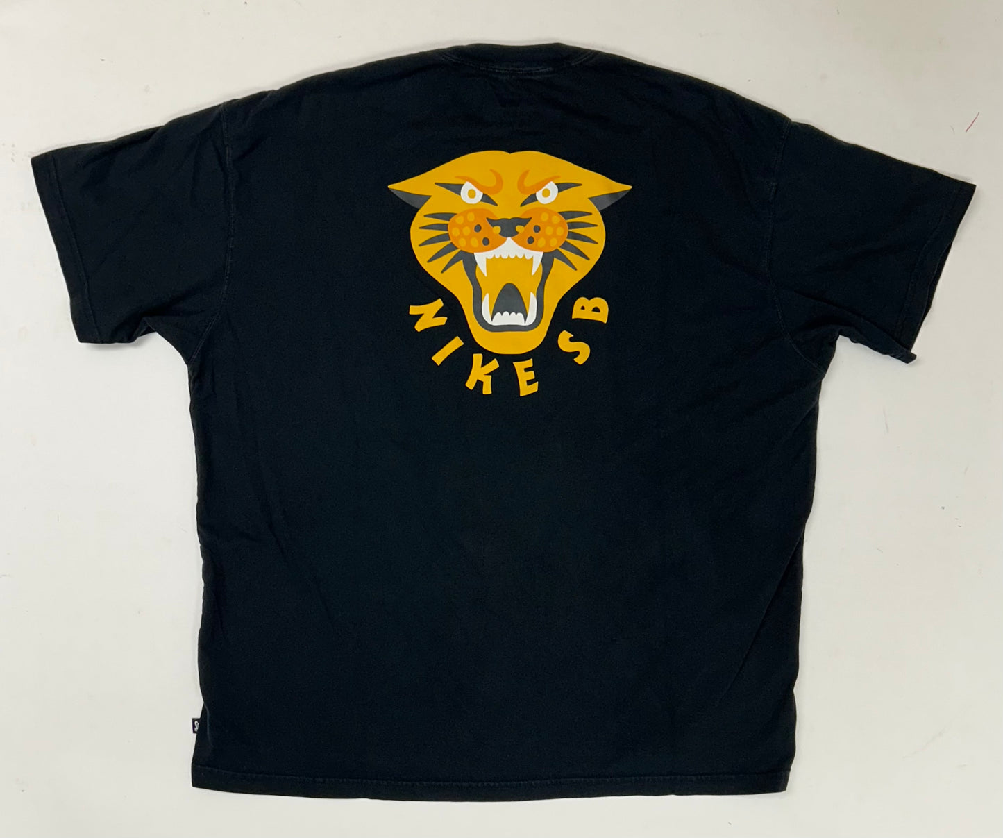 NIKE SB GFX Panther Skateboarding Skate Tee XL Loose Fit 25.75x28.25 Inches