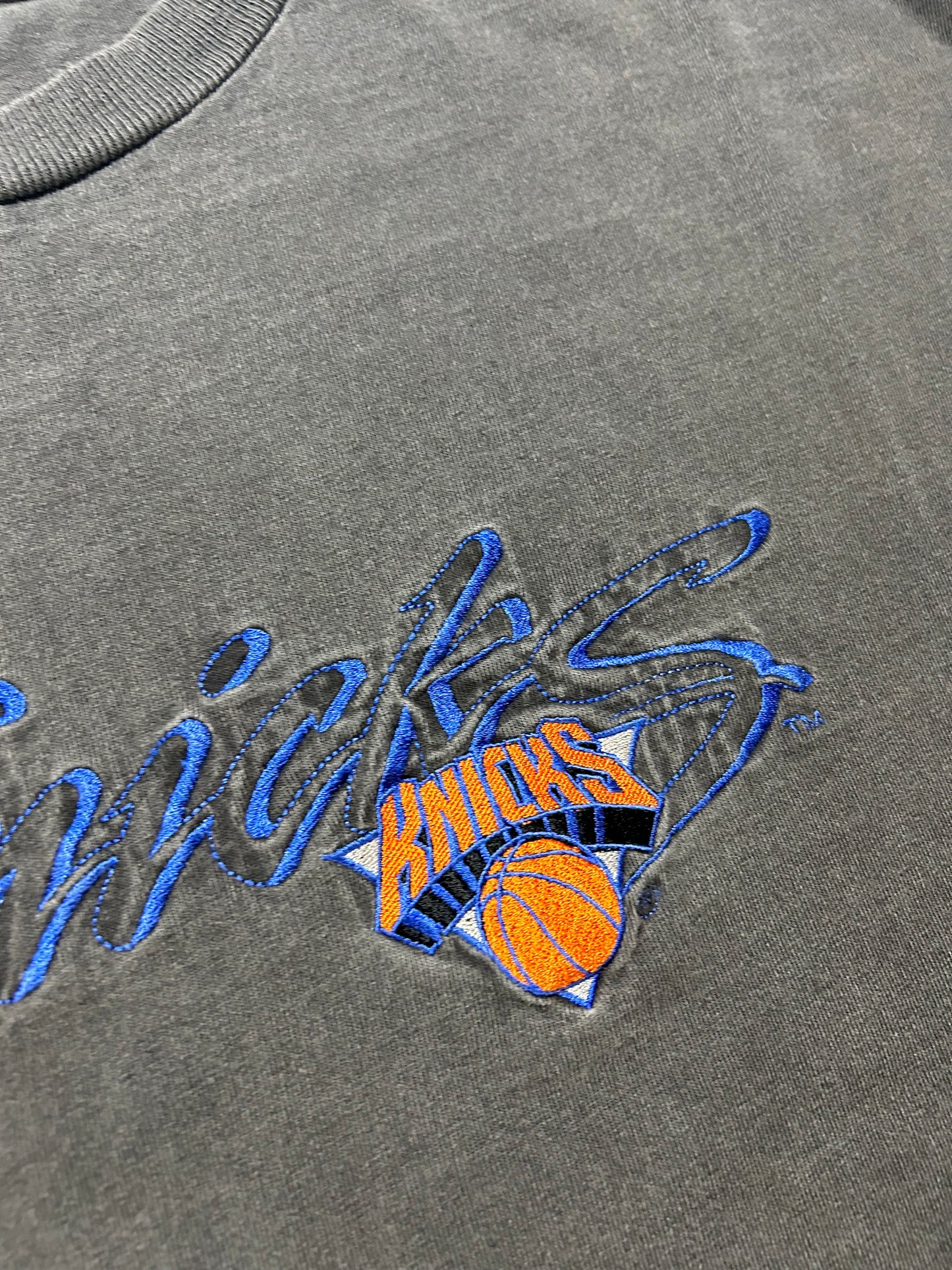 Vintage 90s New York Knicks NBA Embroidered Logo Antigua Sport Tee Faded Black XL Big Fit 25.25x31.25 Inches