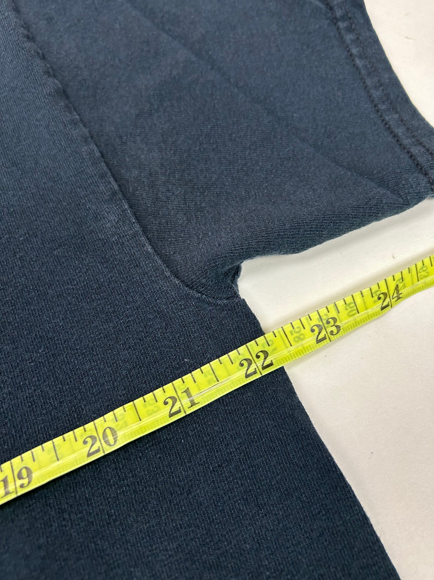 Vintage 2000s Hooters Tampa You Don’t Know Jack Restaurant Jack Daniels Graphic Tee Faded Worn In Worn Large 22.25x28 Inches