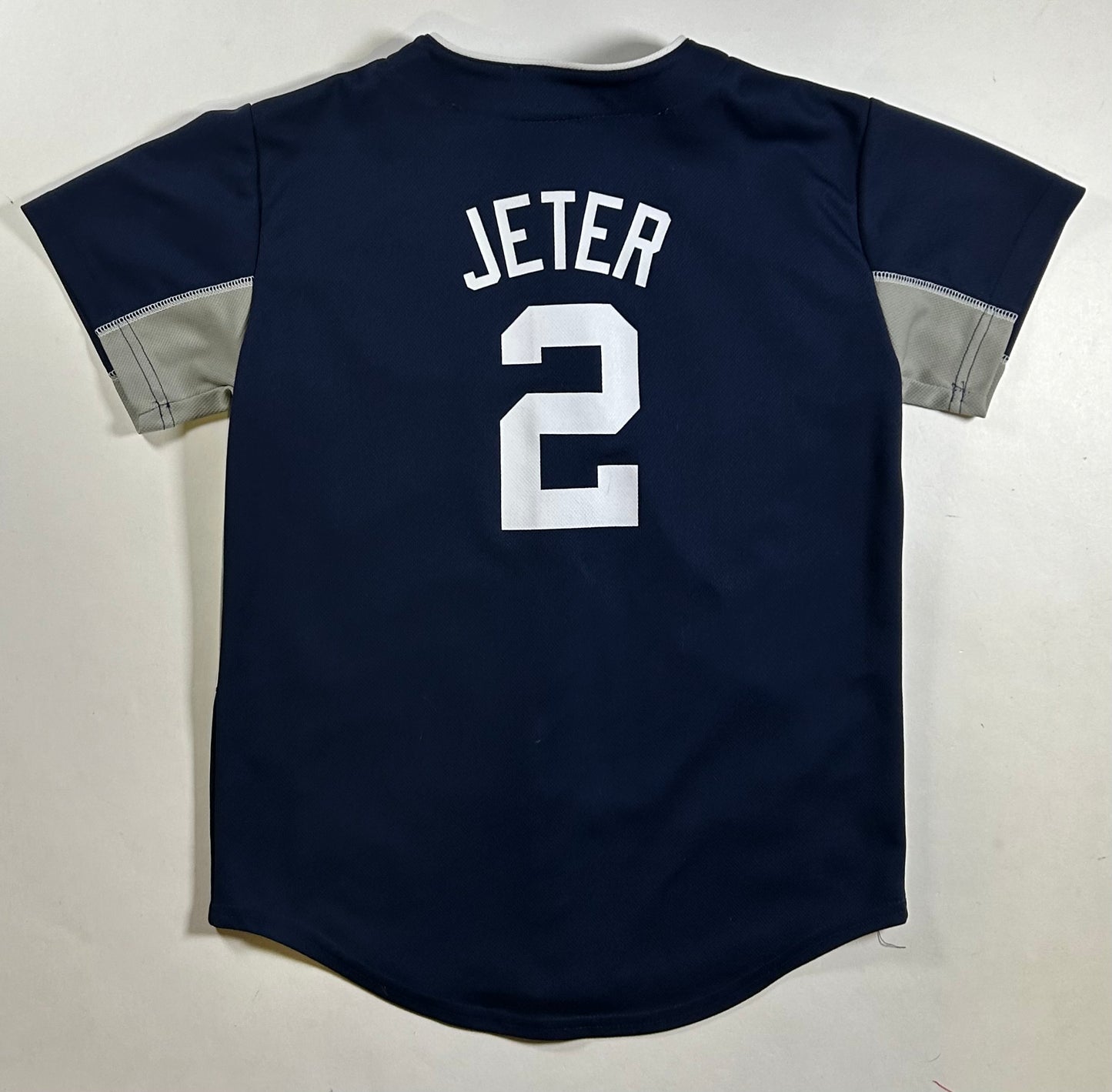 Majestic New York Yankees Derek Jeter #2 MLB Jersey Youth Medium 10/12 18.25x24.25 Inches