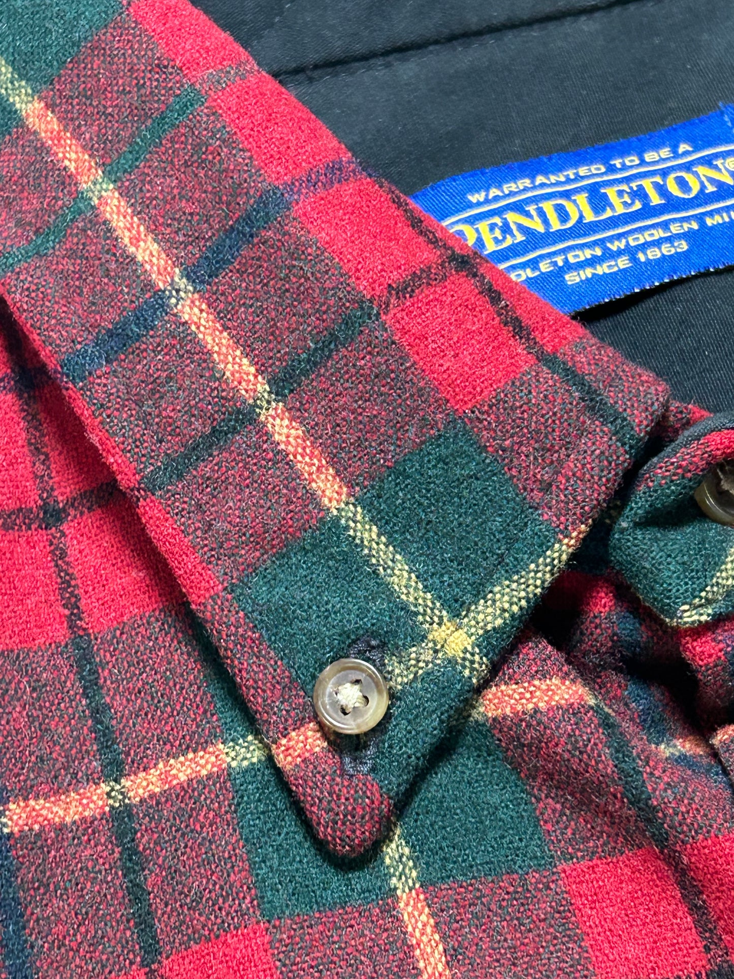Pendleton Plaid Fireside 100% Wool Button Down Flannel Shirt Large 23.5x30.75 Inches Red Green