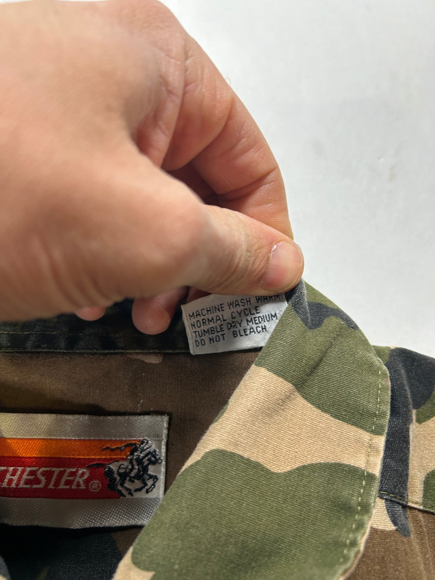 Vintage Winchester Hunting Button Up Shirt Long Sleeve Duck Camouflage Large 24.75x33 Inches