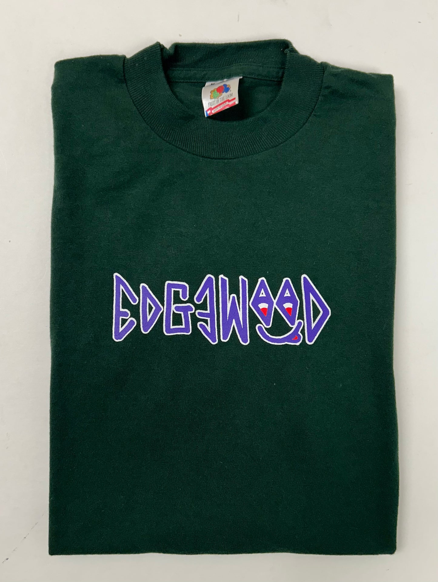 Edgewood NJ first edition “Deeper Than The Roots.” Tee Medium 19.25x28.75 Inches
 90s FOTL 100% Cotton USA Forest Green.

Size: