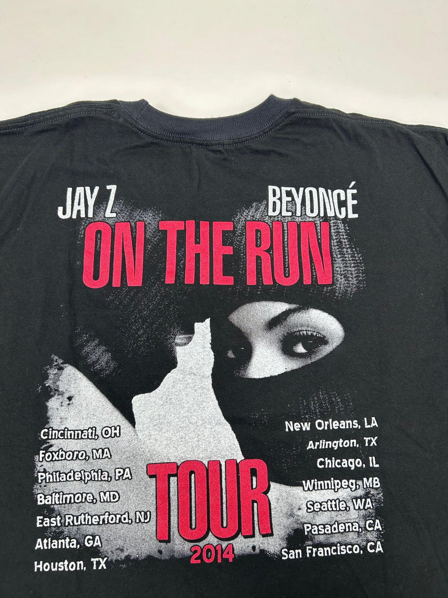 2014 Jay-Z & Beyoncé On The Run Tour Rap Parking Lot Tee Large 21.25x28.25 Inches