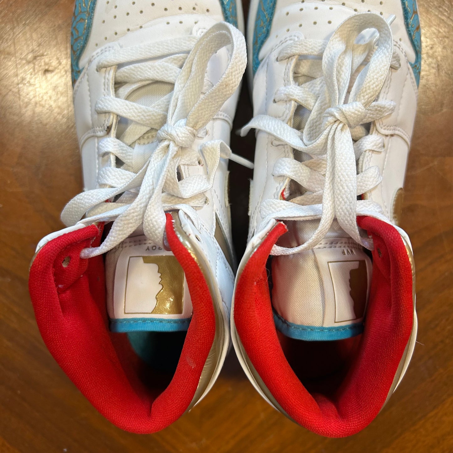 Nike Air Jordan 1 Mid ‘NC to Chicago’ White Metallic Gold GS Size 5.5 FB2212-100