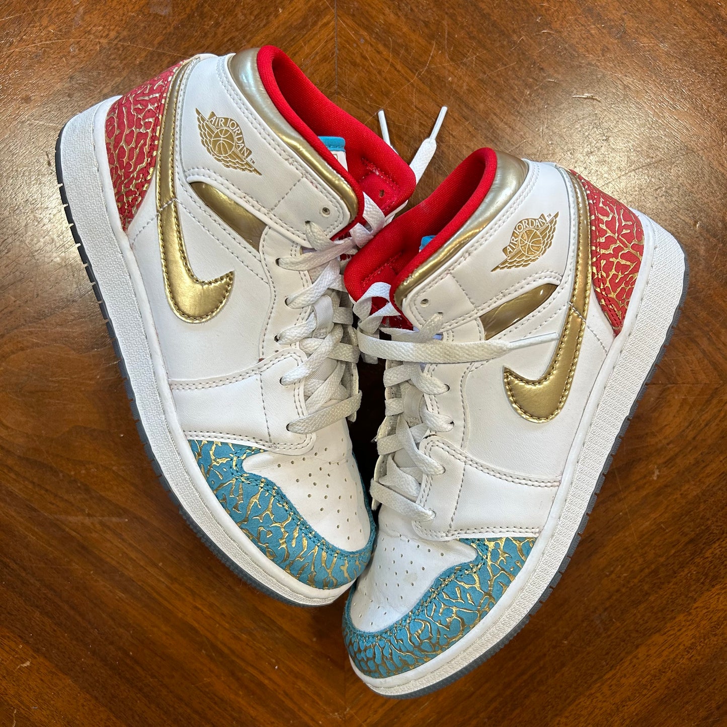 Nike Air Jordan 1 Mid ‘NC to Chicago’ White Metallic Gold GS Size 5.5 FB2212-100