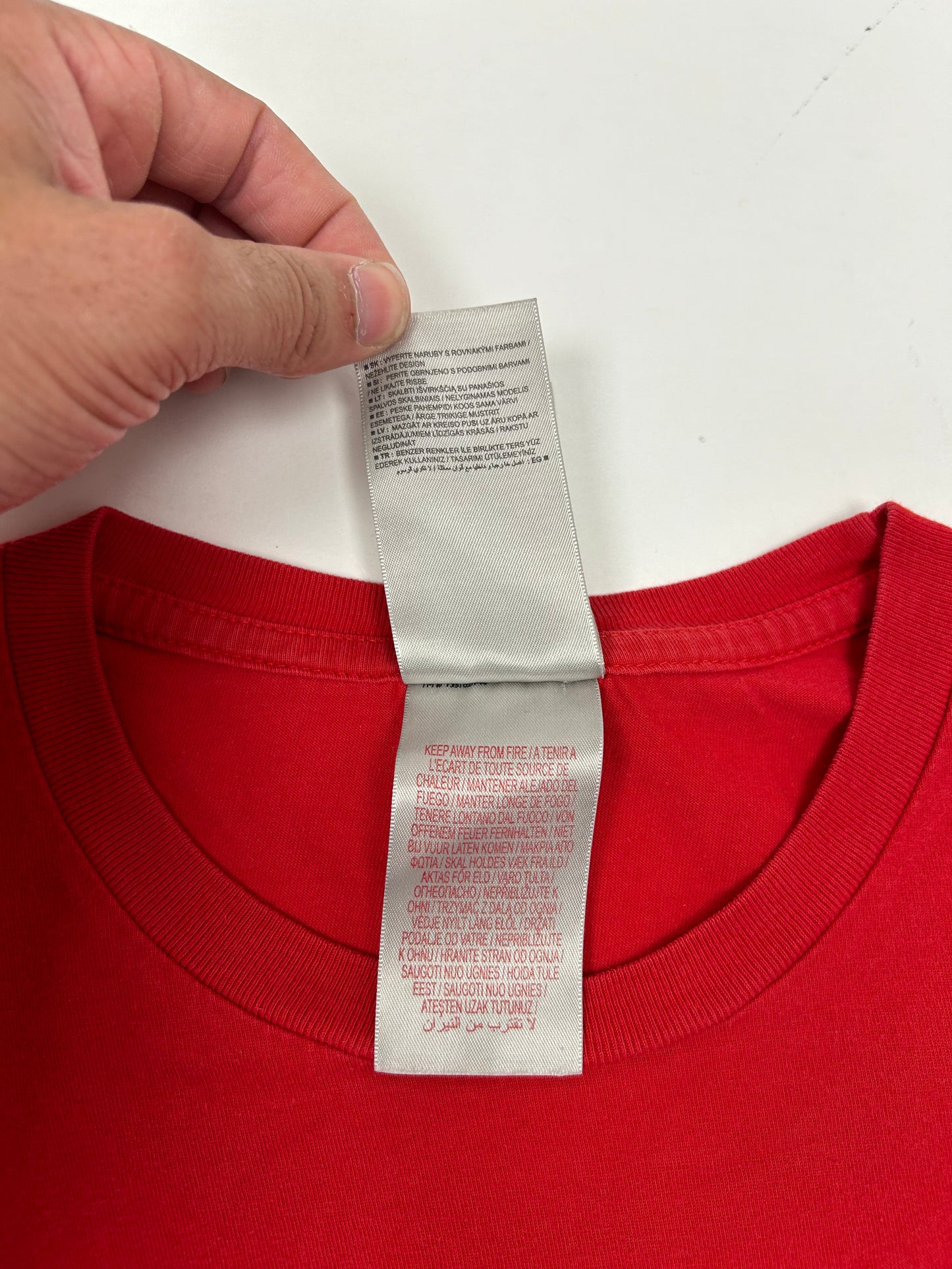 Vintage Nike Kiss My Airs Air Max Shoes Tee 00s Red Large 22.5x28.75 Inches