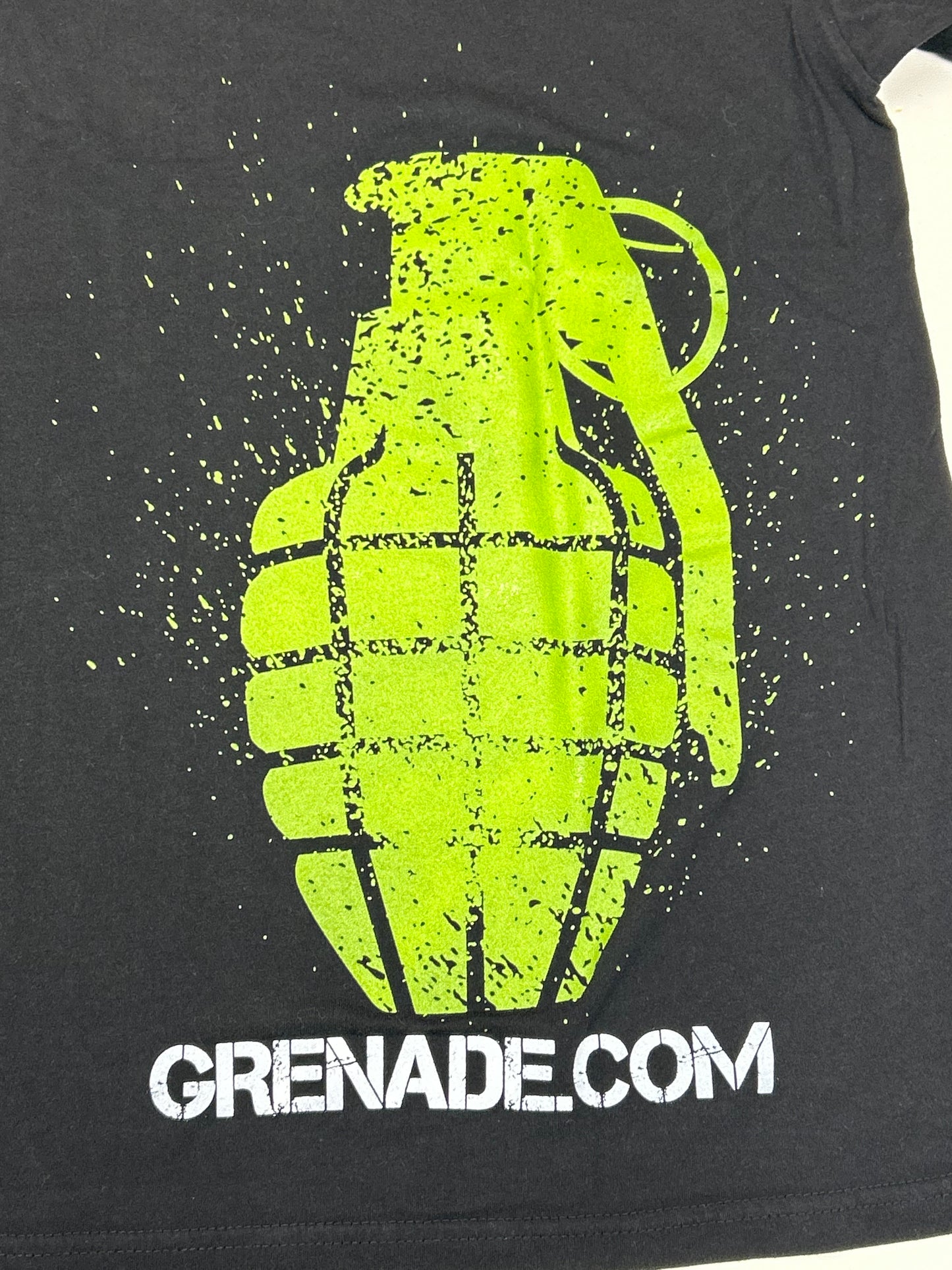 Grenade Arm Yourself Snowboarding Brand Tee XL 23.5x28.75 Inches