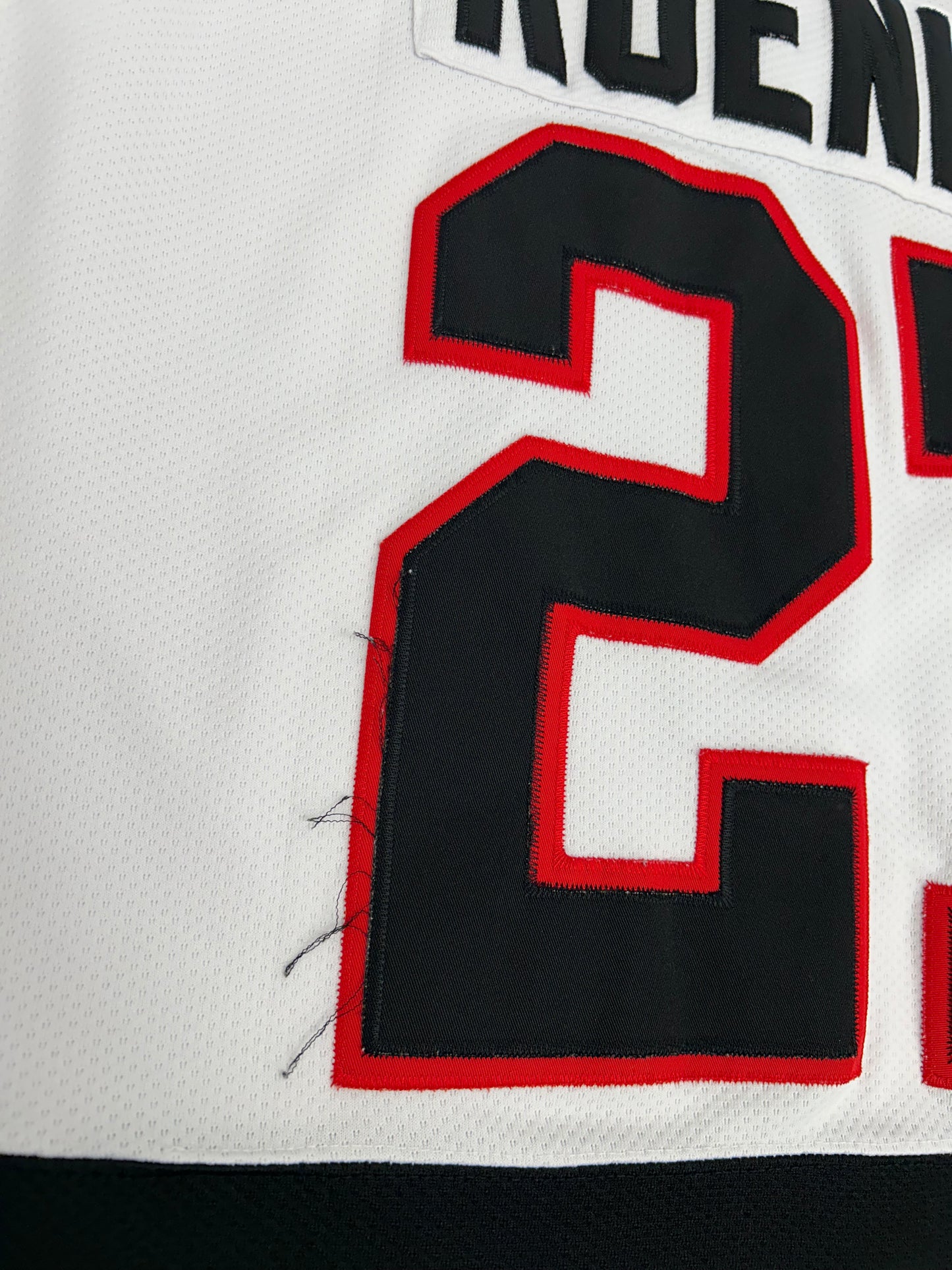 Vintage Starter NHL Chicago Blackhawks Jeremy Roenick Hockey Jersey Men’s Large 28x29.75 Inches