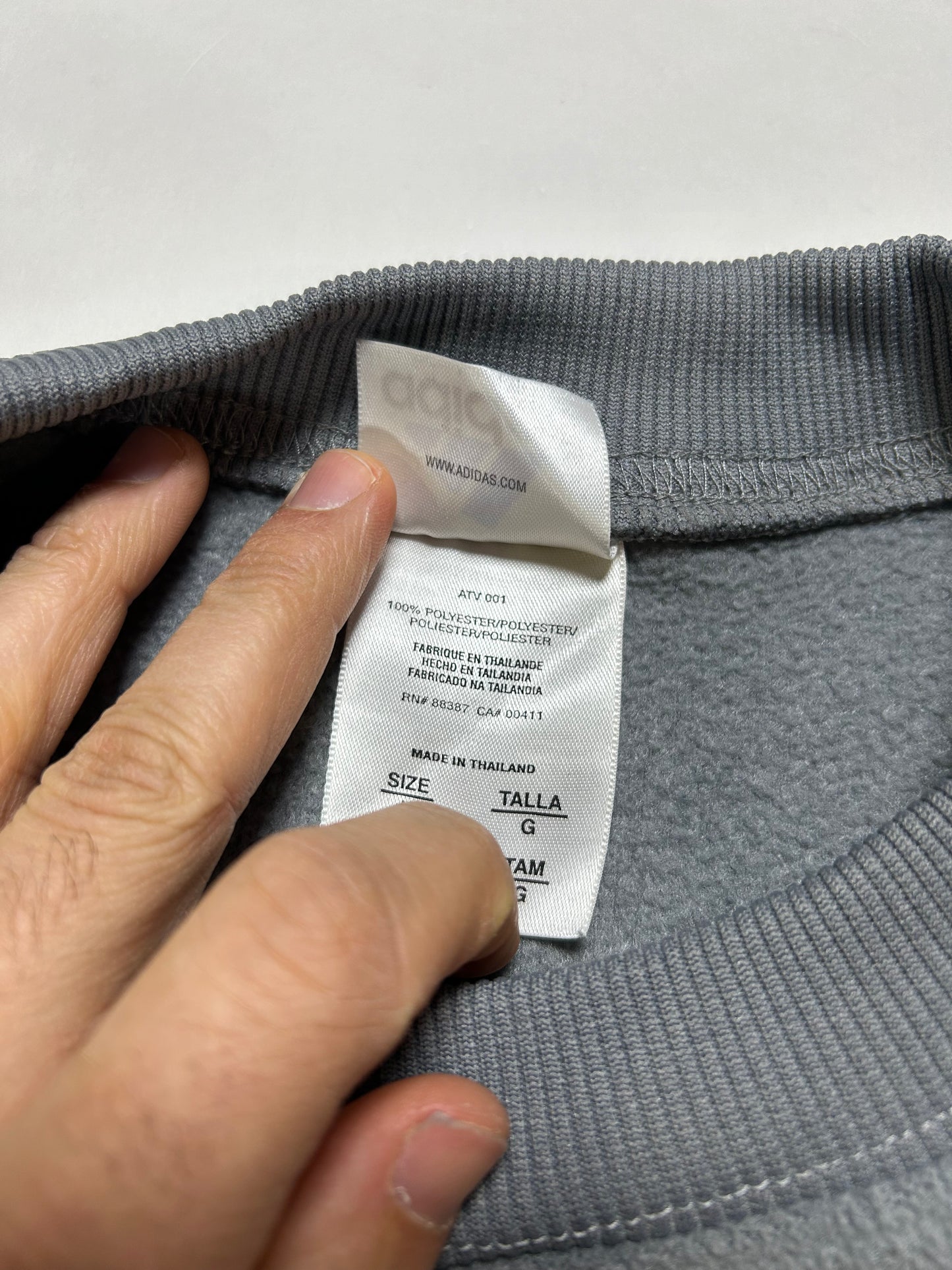 Vintage Adidas Embroidered Center Logo Fleece Crewneck Sweatshirt Large Can Fit XL 26.5x30.5 Inches Gray