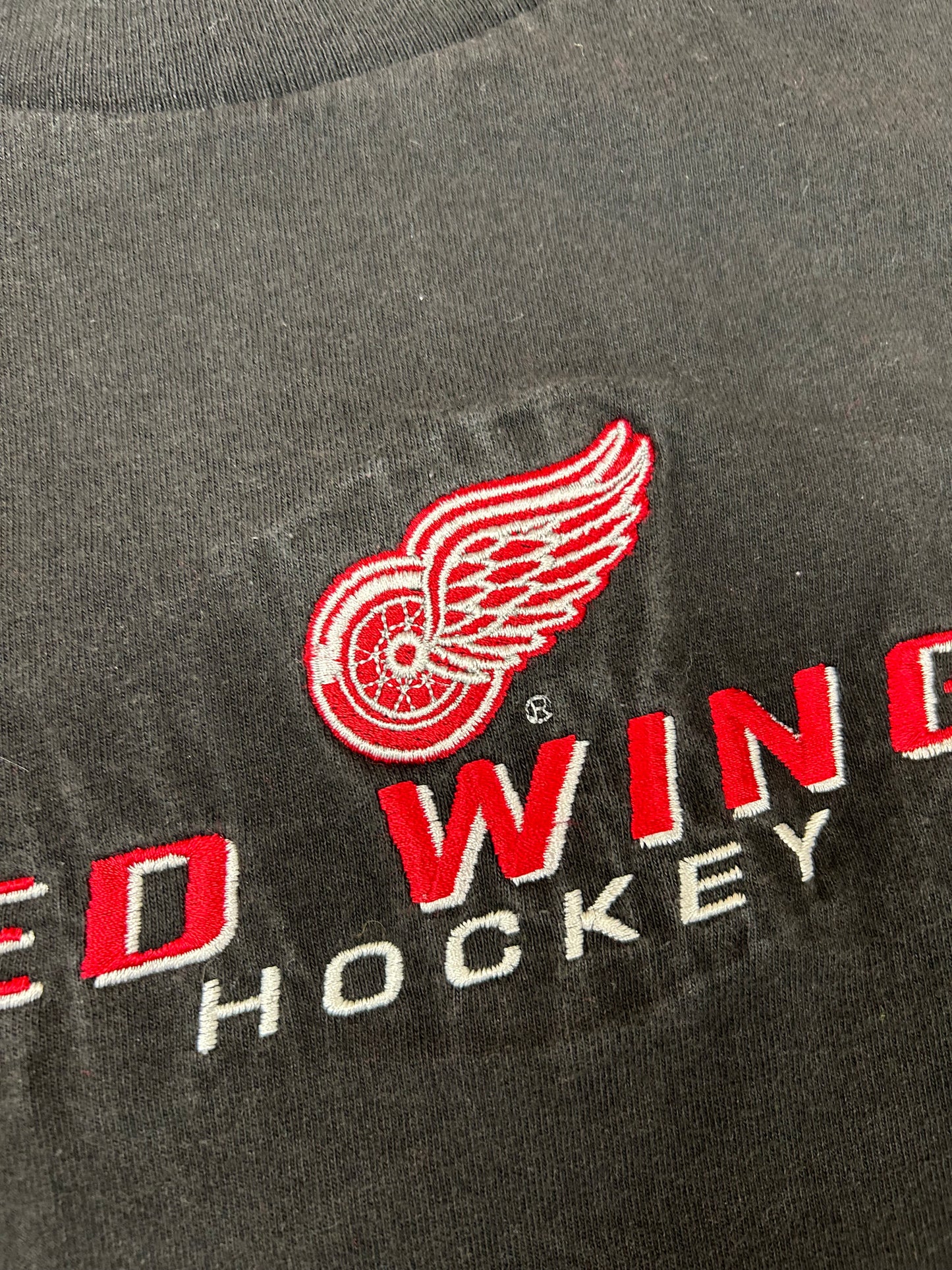 Vintage Lee Sport Detroit Red Wings NHL Embroidered Logo Tee Large 22.5x28 Inches