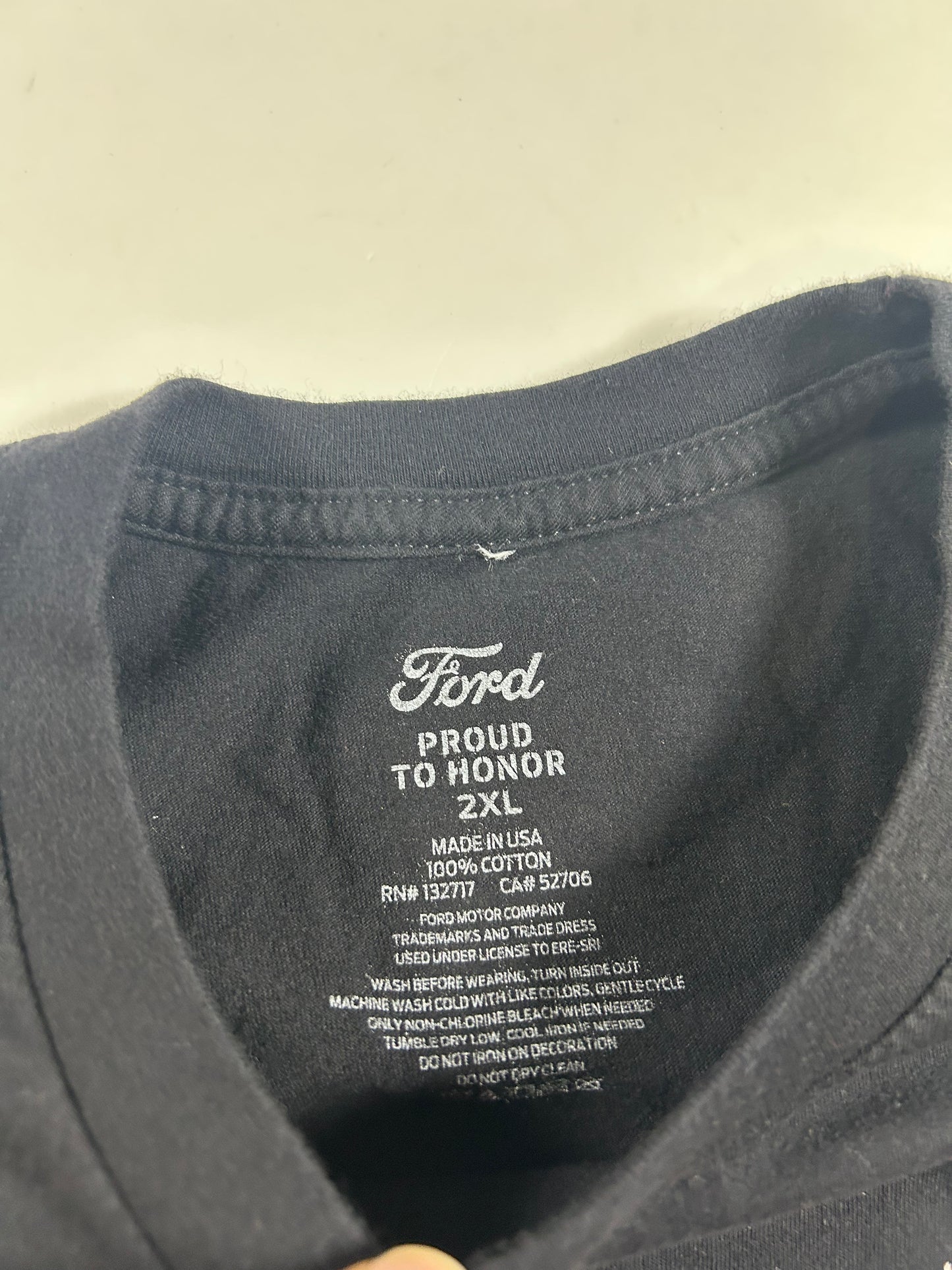 Ford Motor Company Proud To Honor Flag Eagle Graphic Tee 2XL 25.5x30.5 Inches