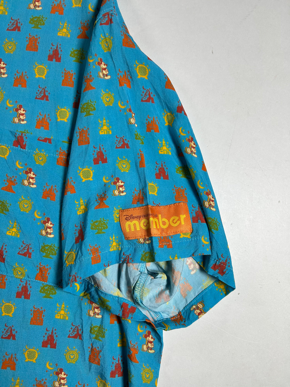 Disney Vacation Club Member Mens Resort Logo Camp Shirt Blue XL/L Fit 24.5x29.75