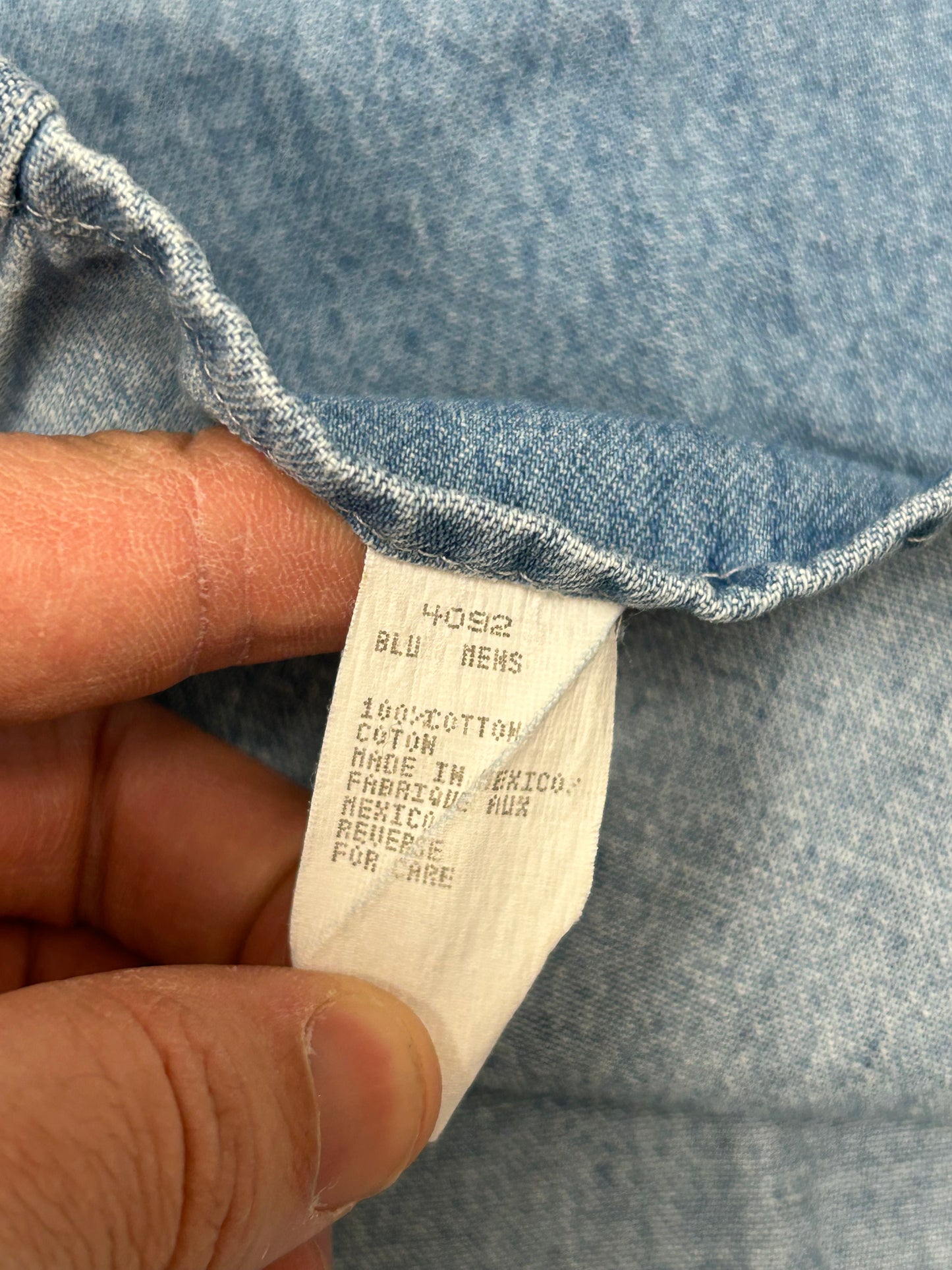 Woolrich Denim Button Up Shirt Blue Long Sleeve 100% Cotton Men’s Large 24x33 Inches DS Brand New With Tag