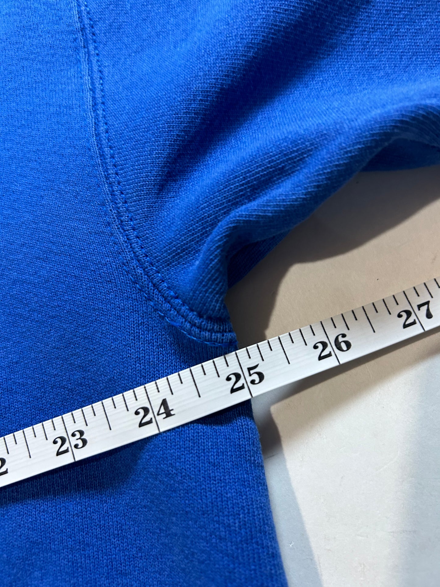 Vintage 90s New York Knicks NBA Embroidered Logo Crewneck Sweatshirt Logo Athletic Thrashed Well Worn In Boxy Large/Medium Fit 25x25 Inches