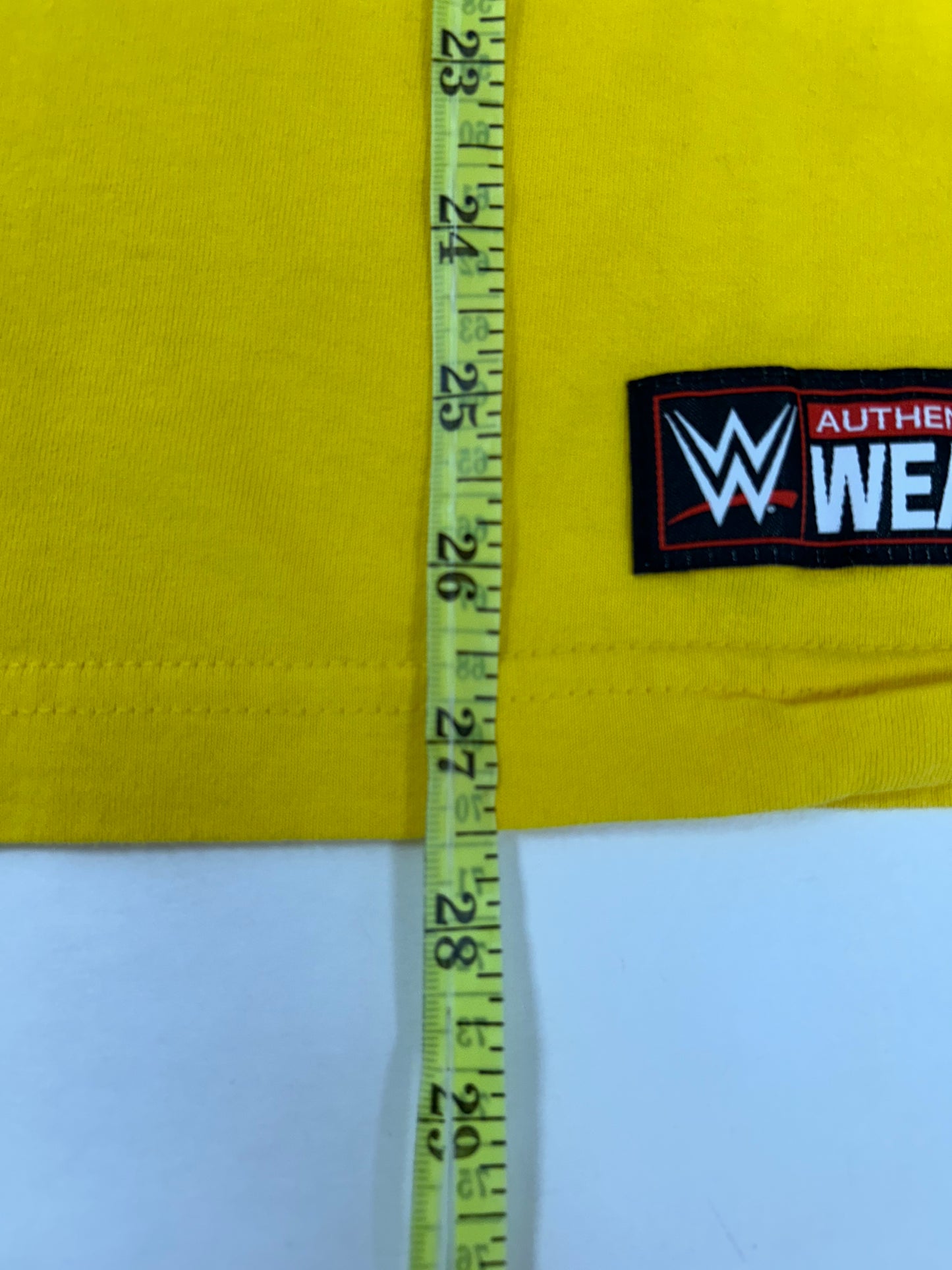 2017 WWE Bayley's Gonna Hug You NXT Boss Hug AEW Wrestling Tee Medium 19.75x27.5 Inches Yellow