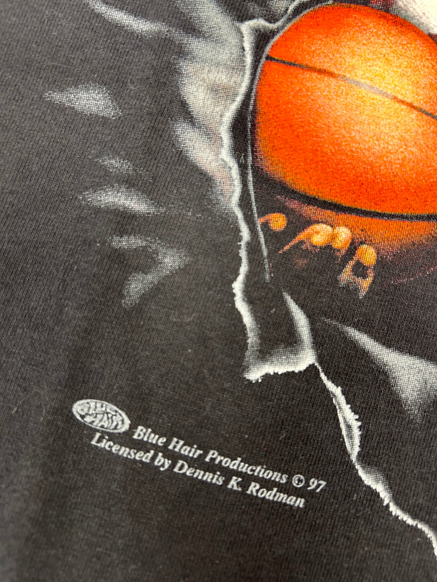 Vintage 1997 Dennis Rodman I’m Back Chicago Bulls Blue Hair Graphic Tee Medium 20.5x28.5 Inches