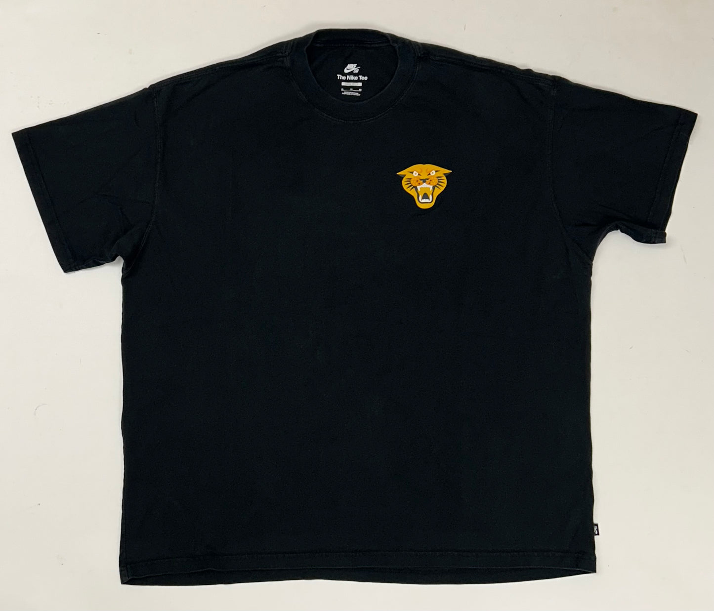 NIKE SB GFX Panther Skateboarding Skate Tee XL Loose Fit 25.75x28.25 Inches