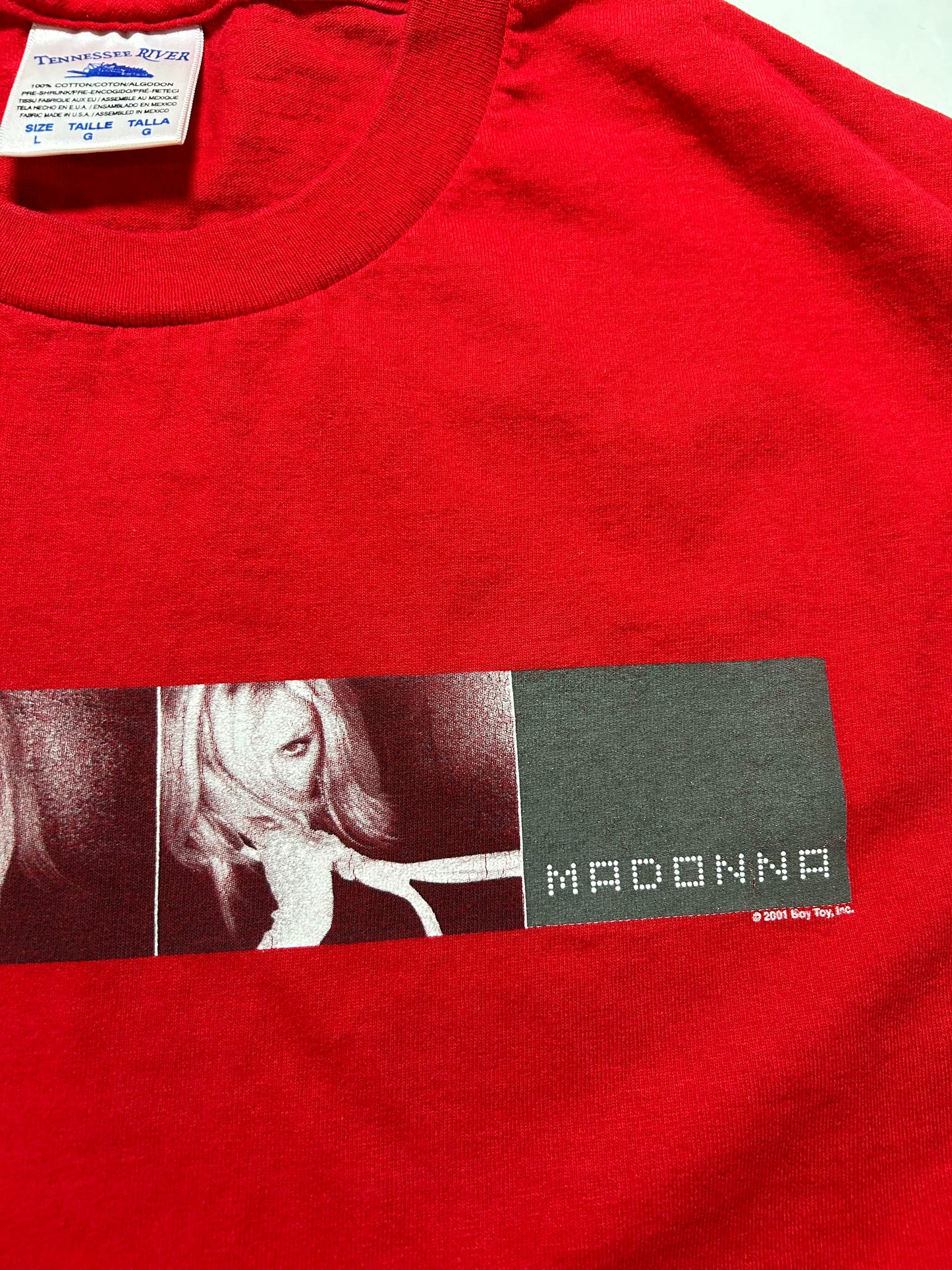 Vintage 2001 Madonna Drowned World Tour MSG Music Tee Large 21x28.76 Inches Box Logo Graphic Red