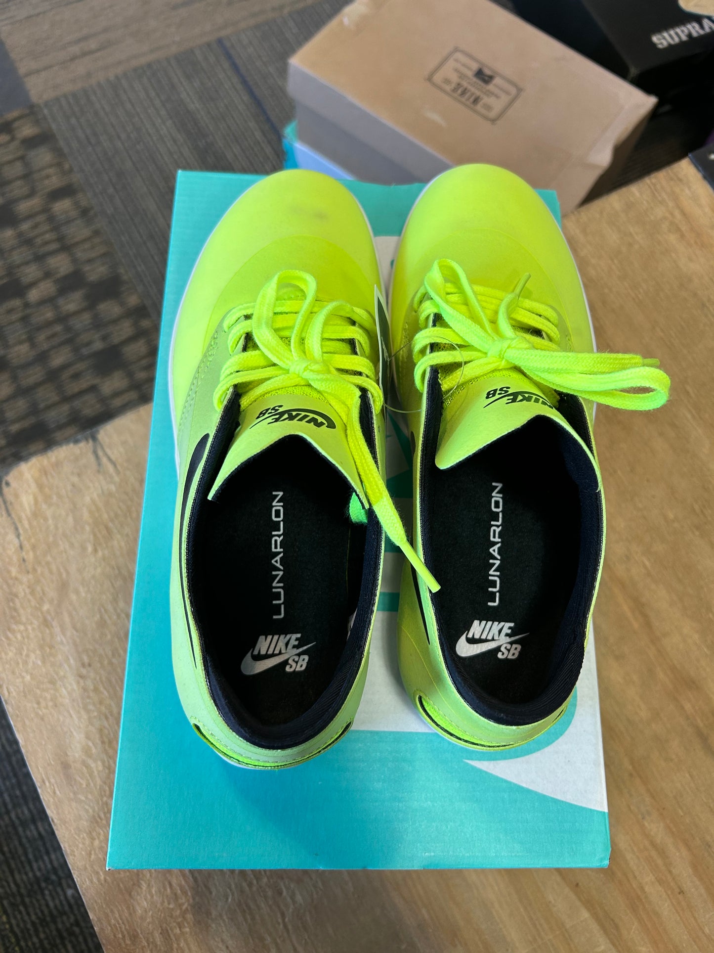 Nike SB Lunar Oneshot Volt/Black 631044-700 Size 8 Brand New With Marks As Is