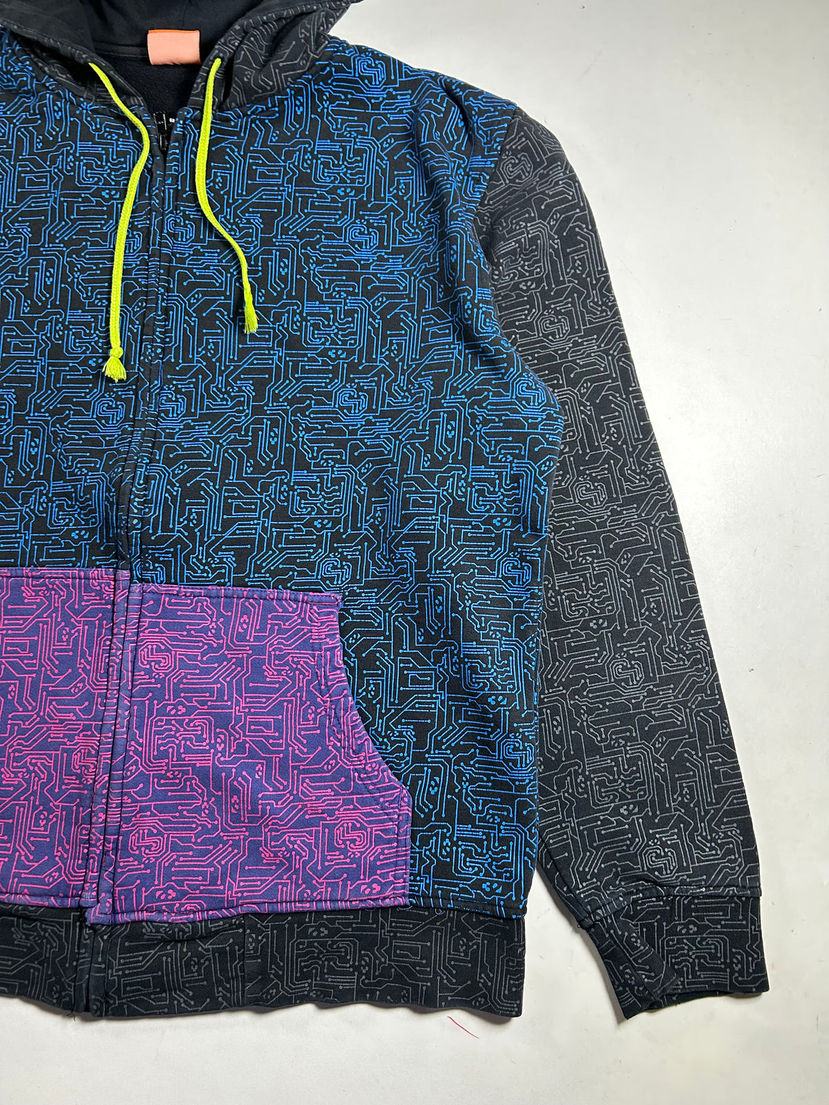 Vintage Thirty Two Snowboarding Brand Hoodie Zip Sweatshirt Y2K Abstract Large 24.25x27.75 Inches