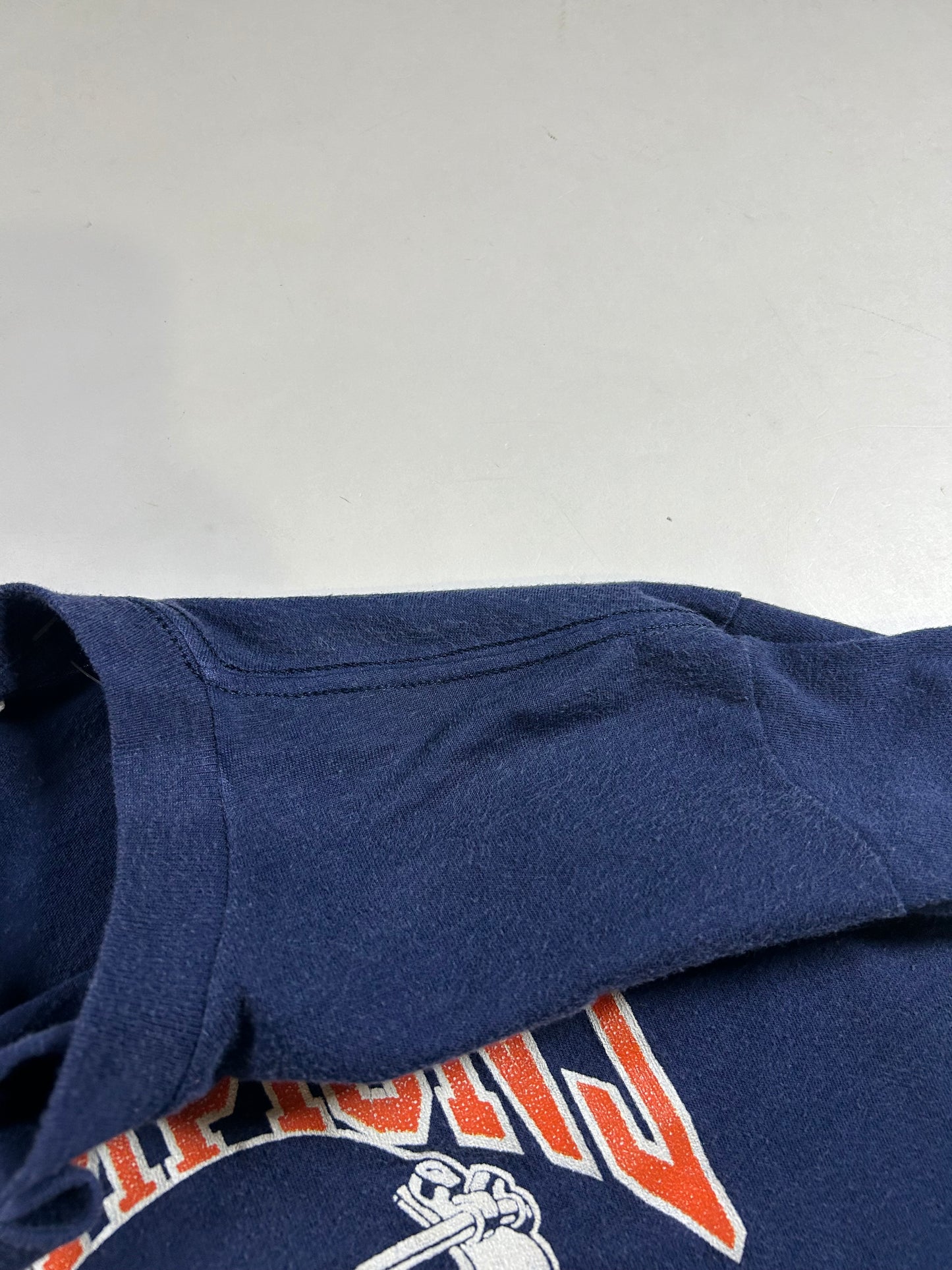 Vintage Logo 7 Chicago Bears NFL Super Bowl XX Champions Tee M/S Fit 19.25x25.5 Inches