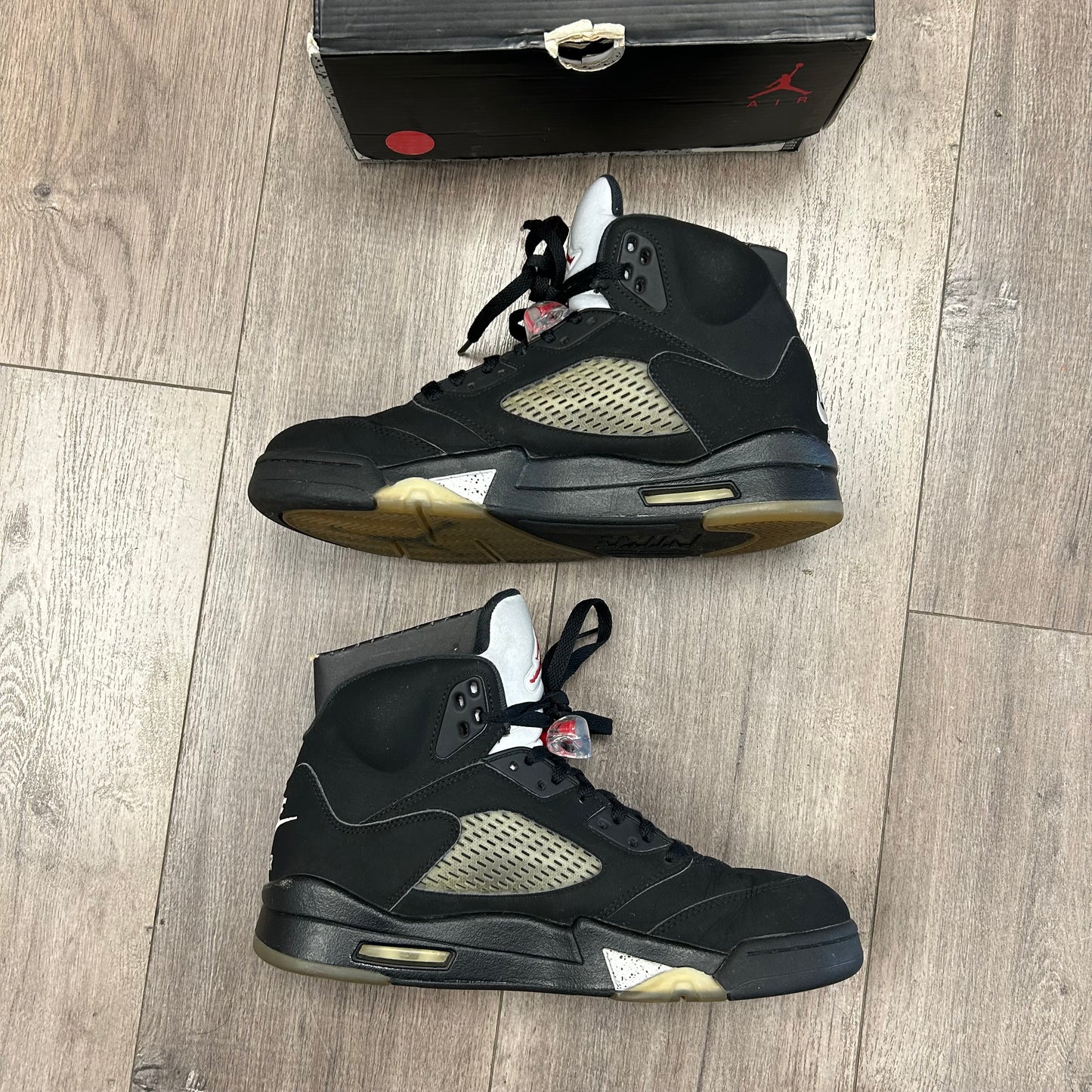 2016 Nike Air Jordan 5 Retro Black Metallic Size 9.5 Used With Box 845035 003