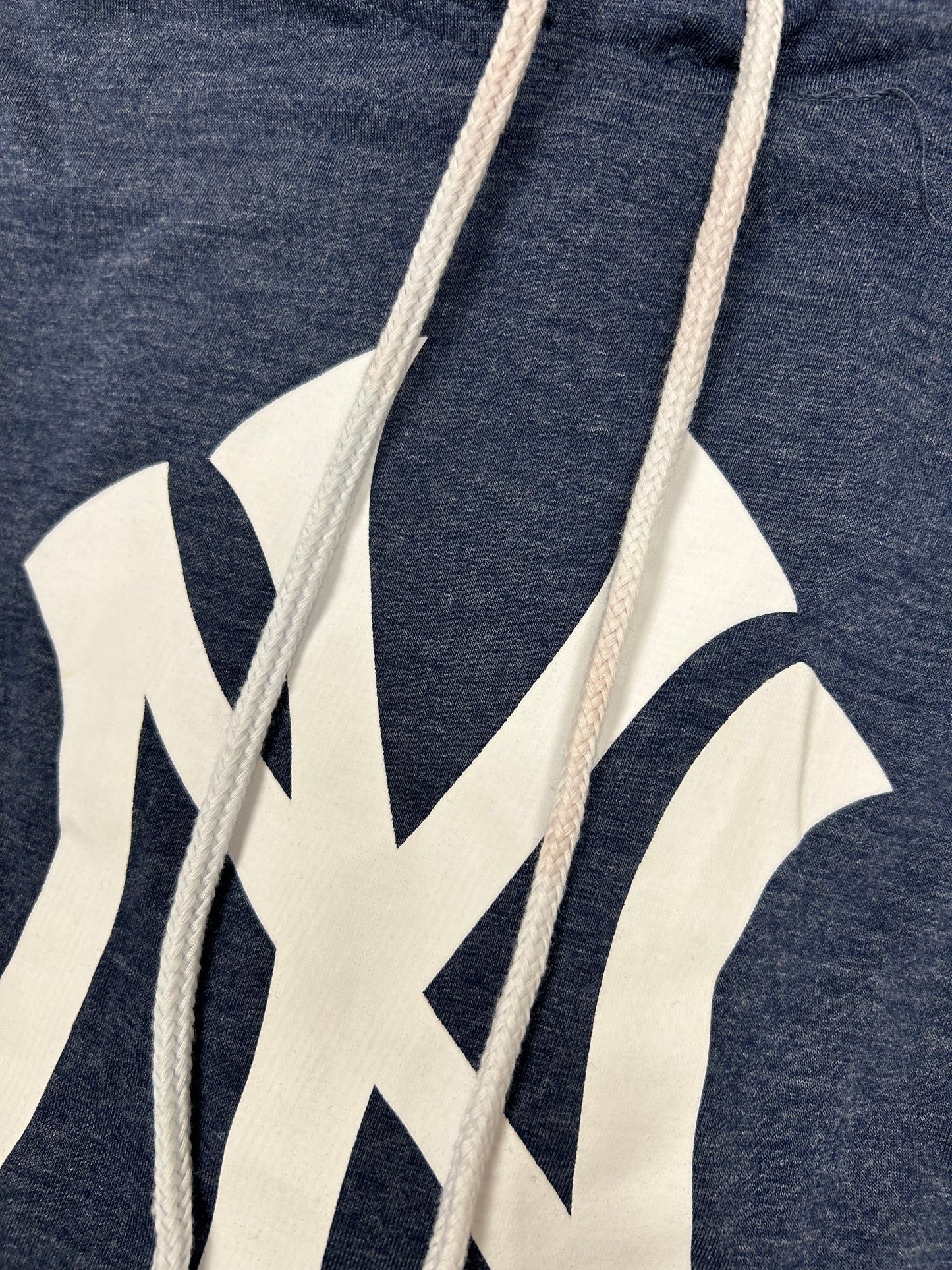 NEW YORK YANKEES SHORT SLEEVE HOODIE PULLOVER SHIRT SGA 8/21/2024 XL 23.25x30 Inches
