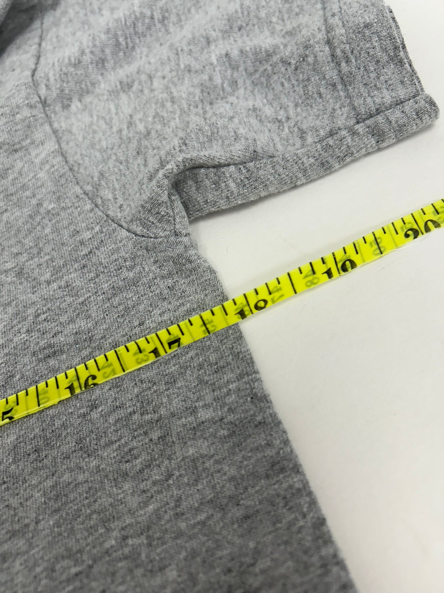 Vintage 2000s Walt Disney World Mickey Mouse Mickey Tee Small 17.75x26.25 Inches Gray