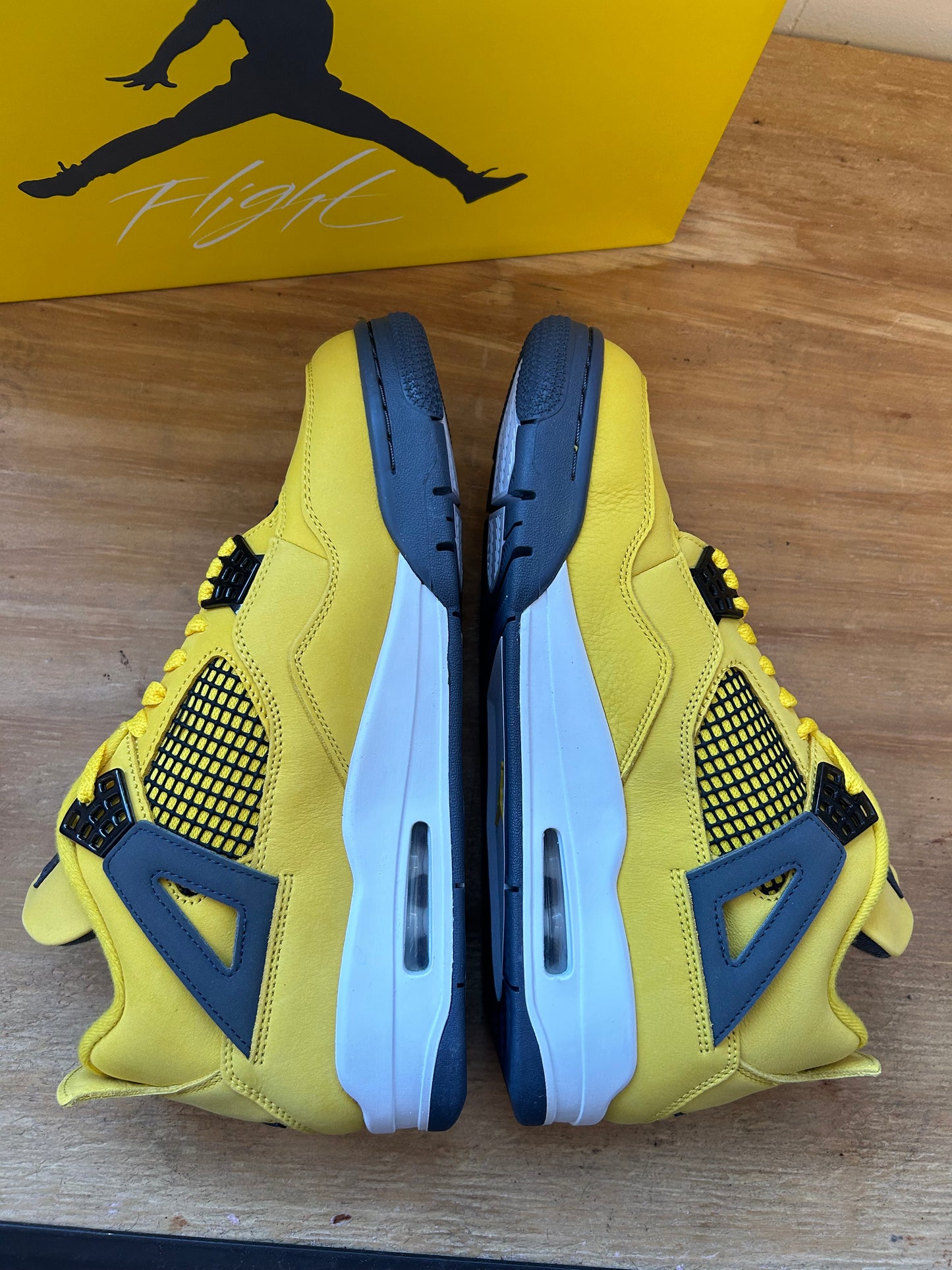 2021 Nike Air Jordan 4 Retro Lightning Nike Basketball Michael Jordan Sneaker Size 10 DS Brand New