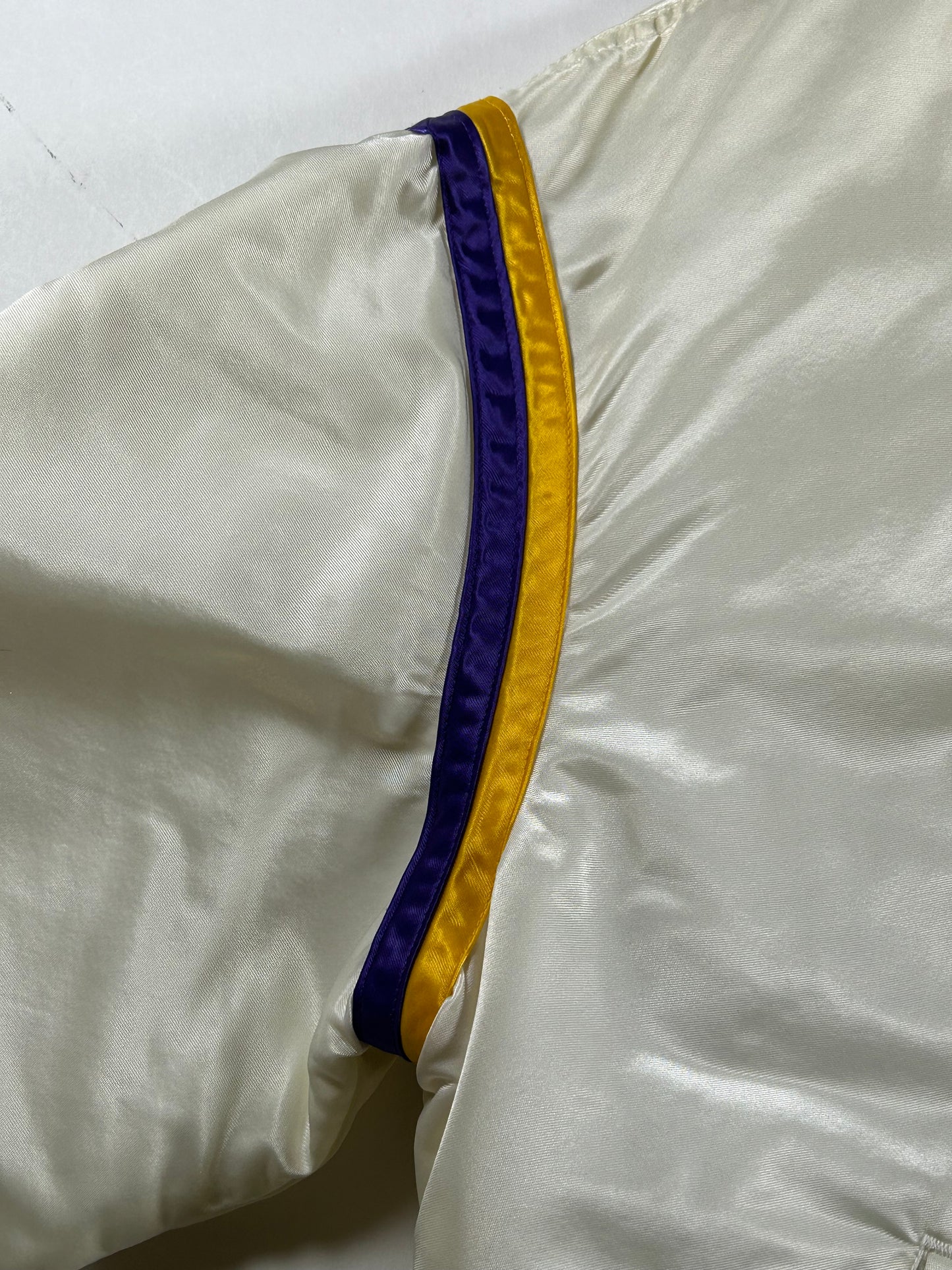 Vintage Starter Los Angeles Lakers Satin Jacket NBA 80s 90s XL/Large 26.5x/27.5 Inches