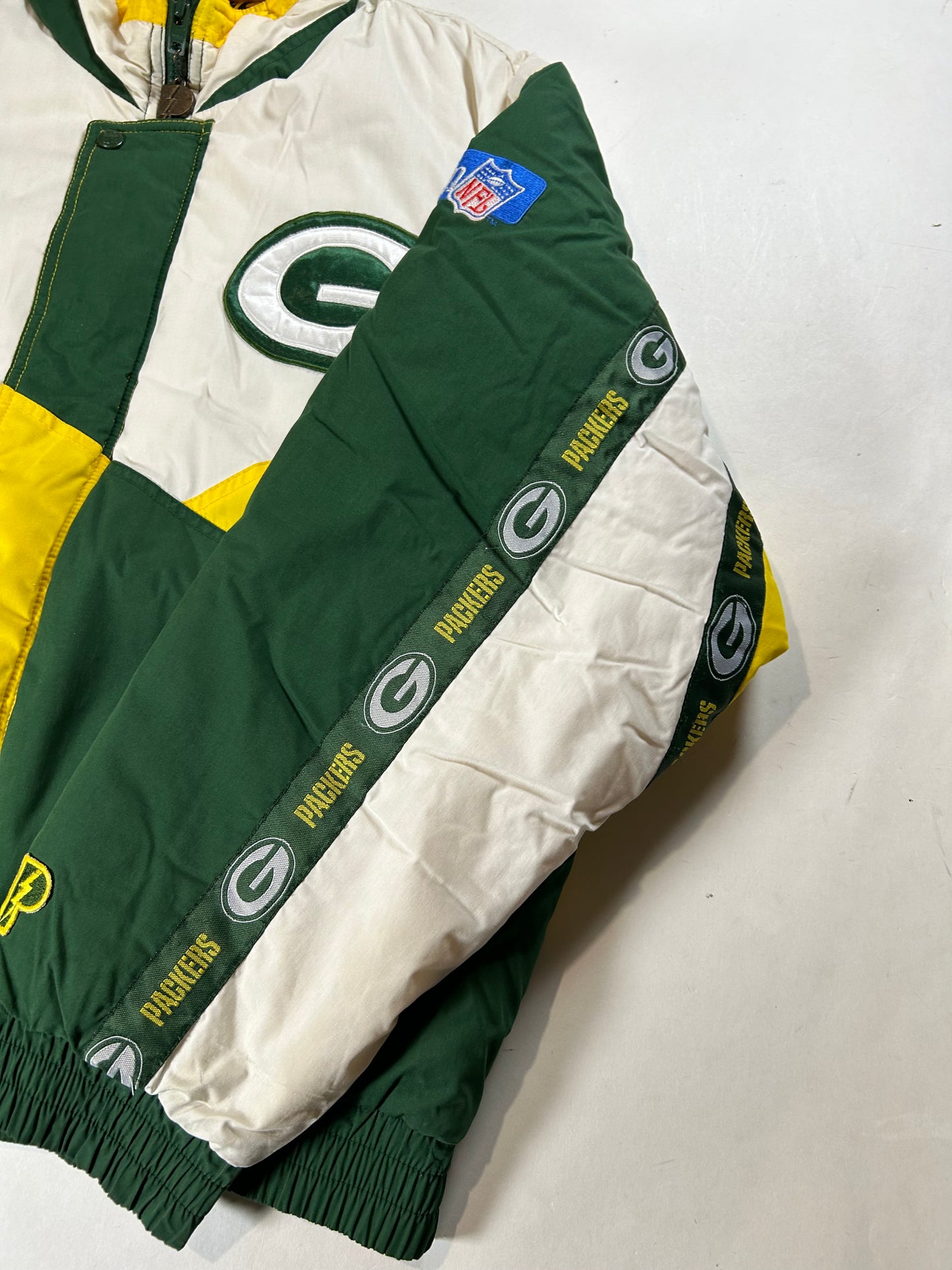 Vintage 90s Pro Player By Daniel Young Green Bay Packers NFL Zip Up Puffer Jacket Large 27.5x28 Inches As Is Has Wear