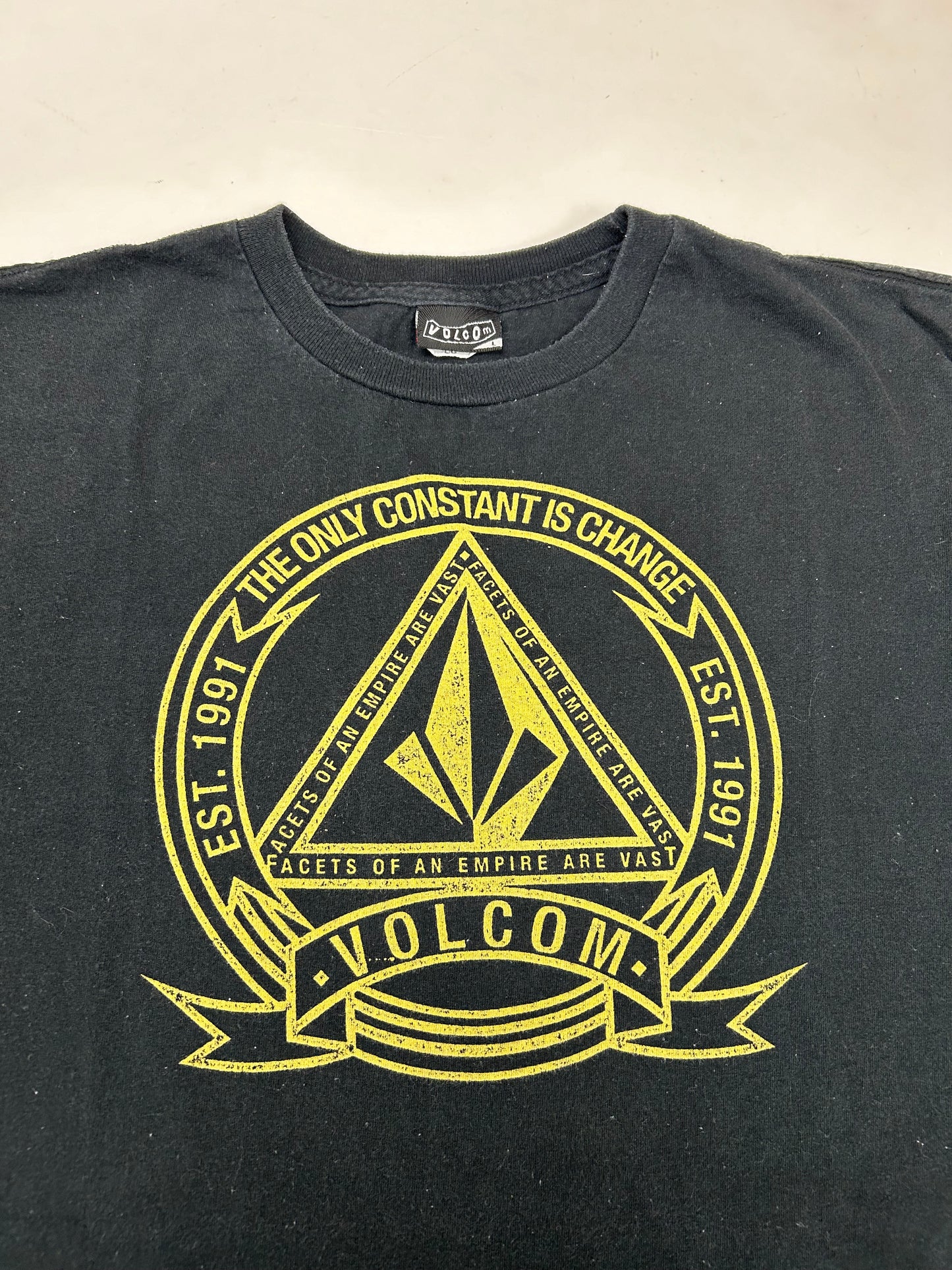 Vintage 00s Volcom Stone The Only Constant Change Tee Large 21.75x30 Inches
