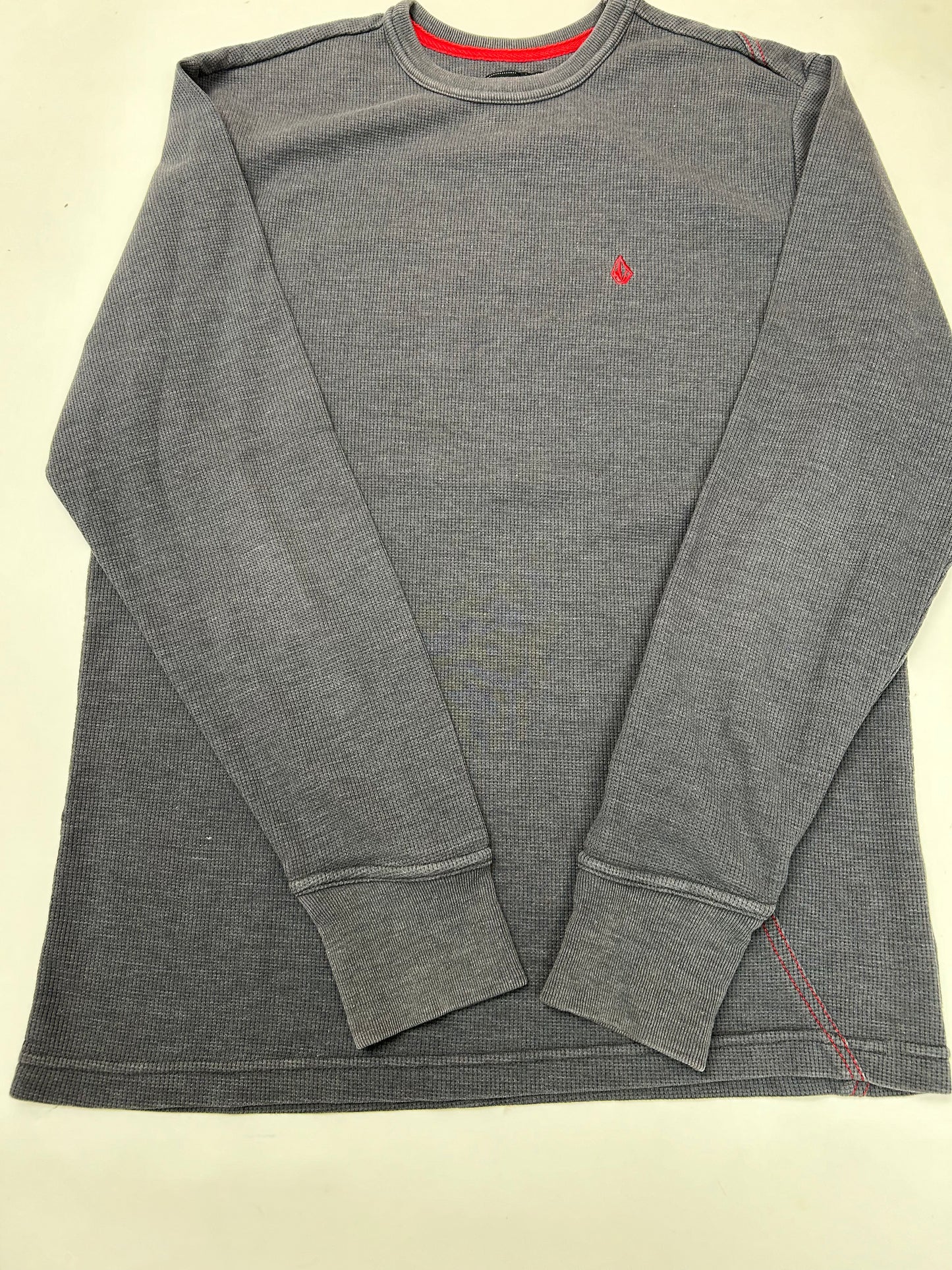 Vintage 00s Volcom Stone Thermal Long Sleeve Chest Logo Shirt Medium/Large Fit 21x28.25 Inches Gray