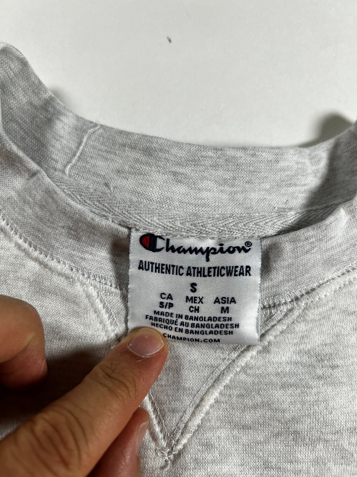 University Of South Carolina Gamecocks NCAA Crewneck Sweatshirt Champion Small 21x28.5 Inches
