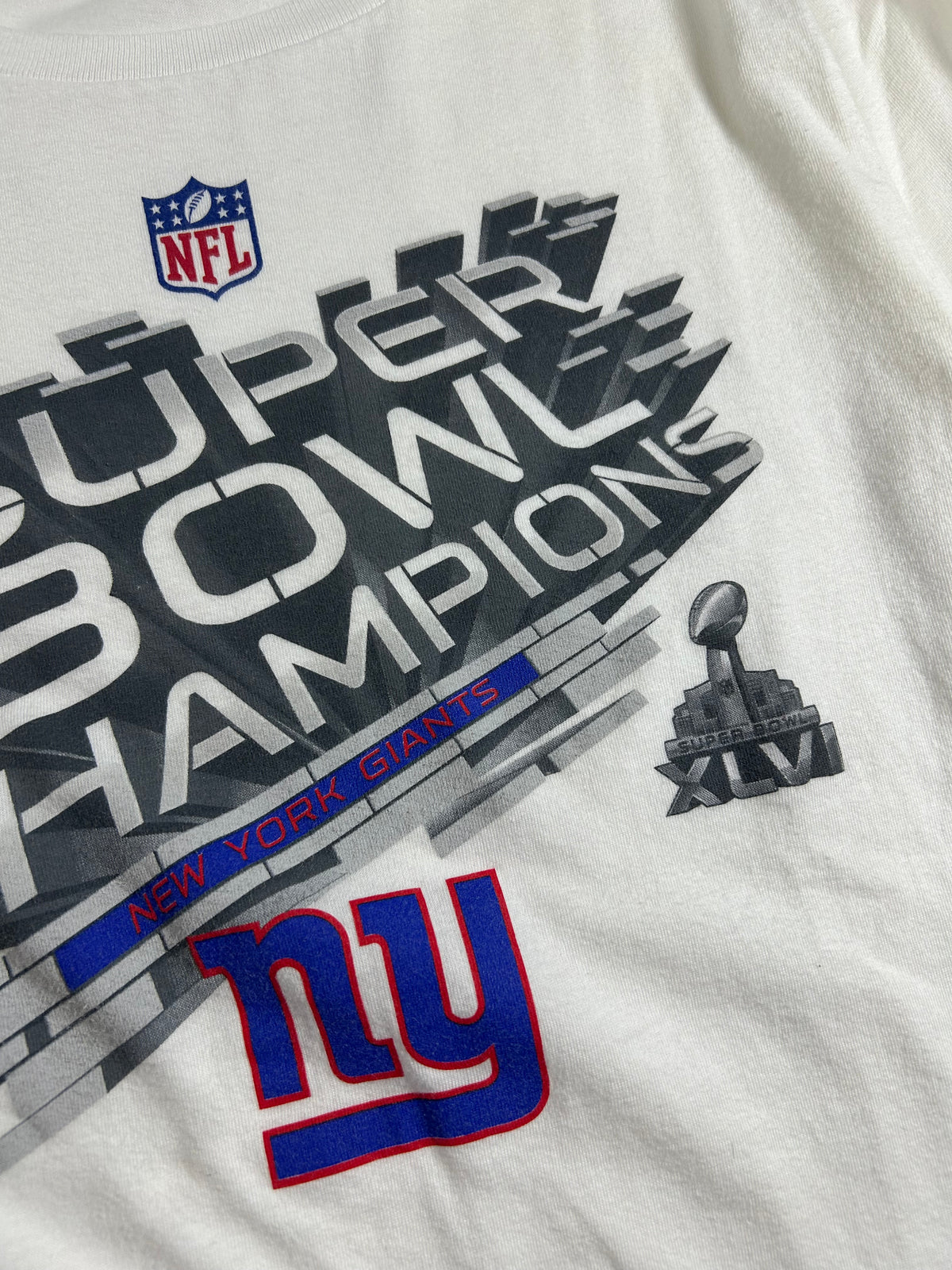 New York Giants Super Bowl Champions XLVI Long Sleeve Tee Women’s Large/Medium Fit 16.25x26.25 Inches