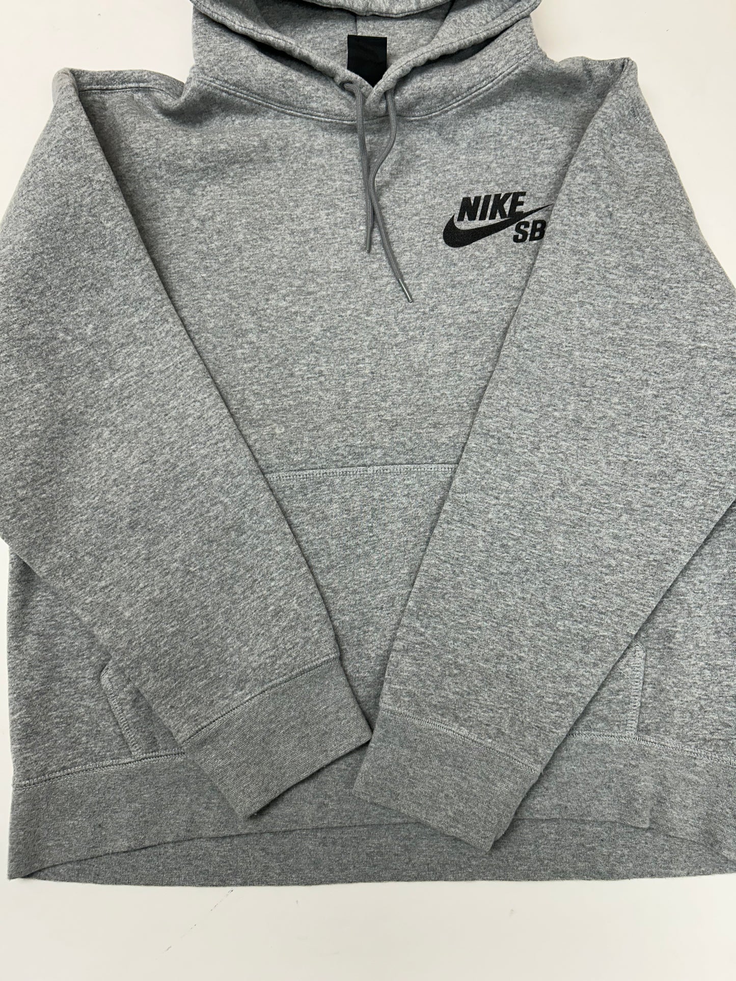 Nike SB Skateboarding Gray Pullover Hooded Sweatshirt 2020 Large/Medium Fit 23.75x27.5 Inches