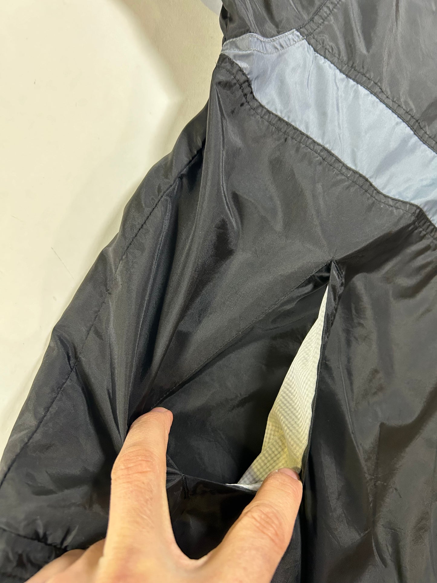 Vintage Fila 1/2 Zip Pullover Windbreaker Jacket Tagged Medium Can Fit Large 25.5x27.25 Inches