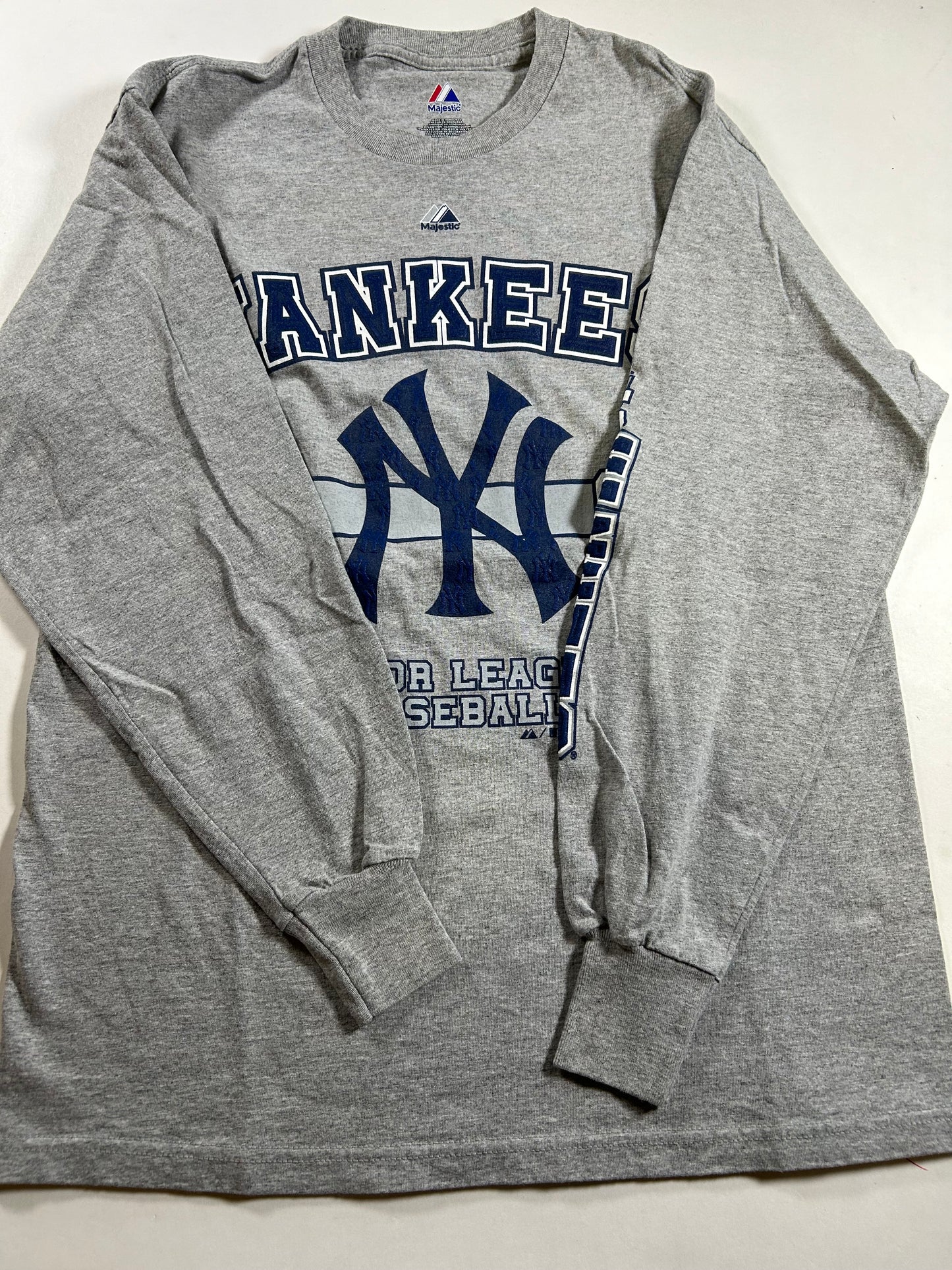 Majestic New York Yankees MLB Long Sleeve Tee Medium 19.75x27.75 Inches Gray