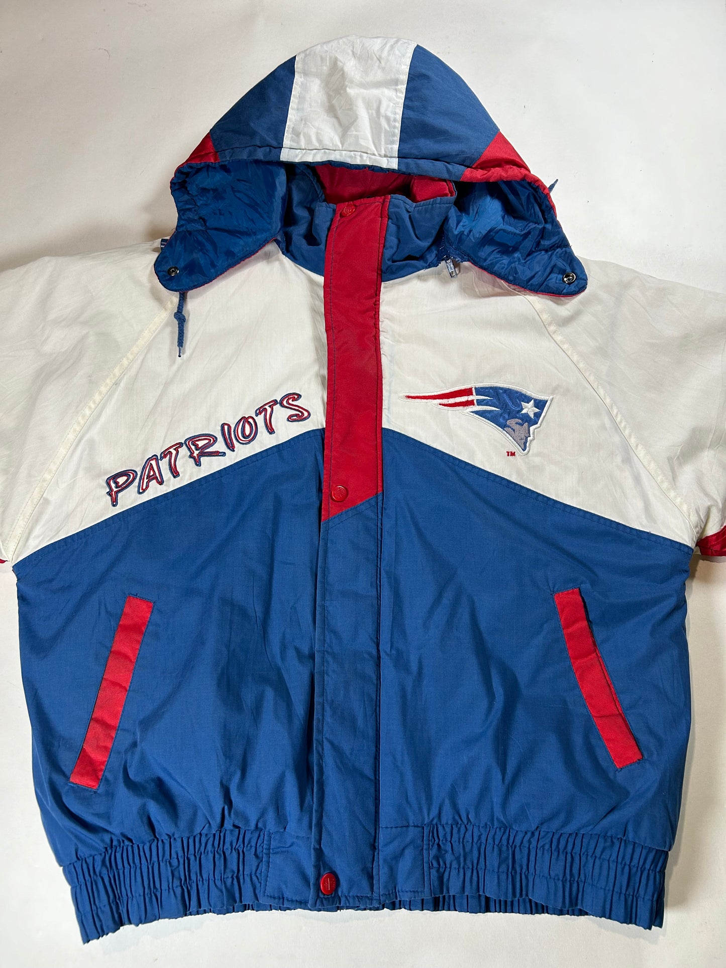 Vintage 90s New England Patriots NFL Graffiti Pro Player Puffer Jacket Tagged Medium Can Fit Large 26.25x27.5 Inches