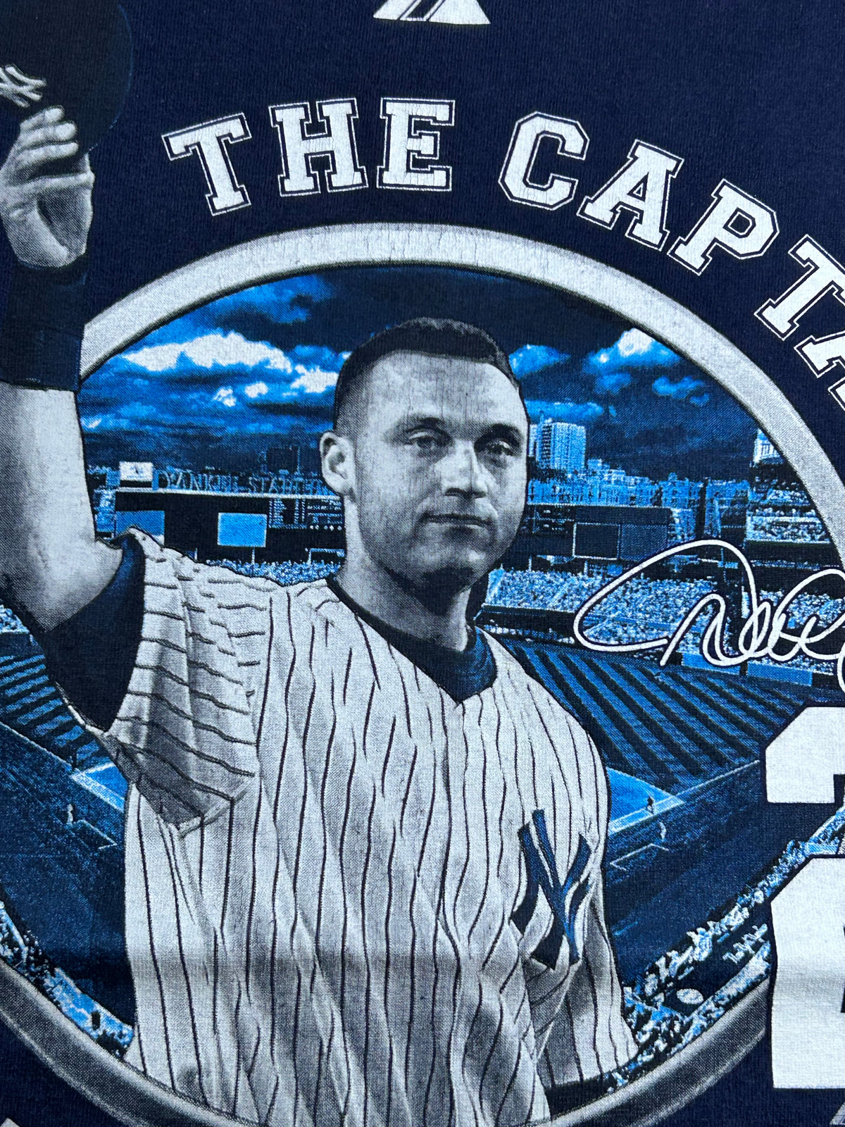 Majestic Derek Jeter All Time Yankees Hit Leader New York Yankees MLB Tee Medium 20.75x28 Inches As Is
